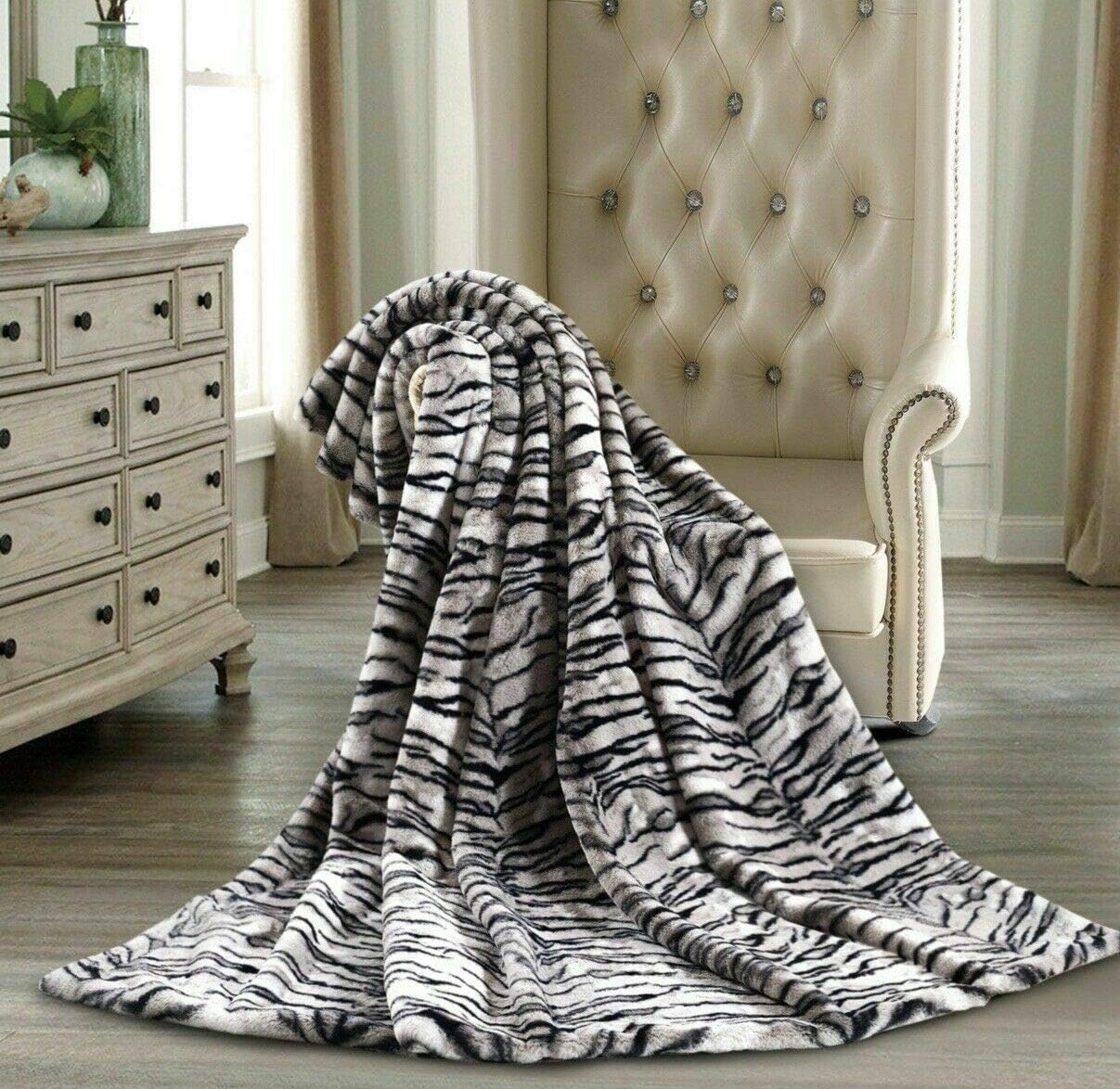 Member's Mark Luxury Faux Fur Throw (Various Prints) (Gray