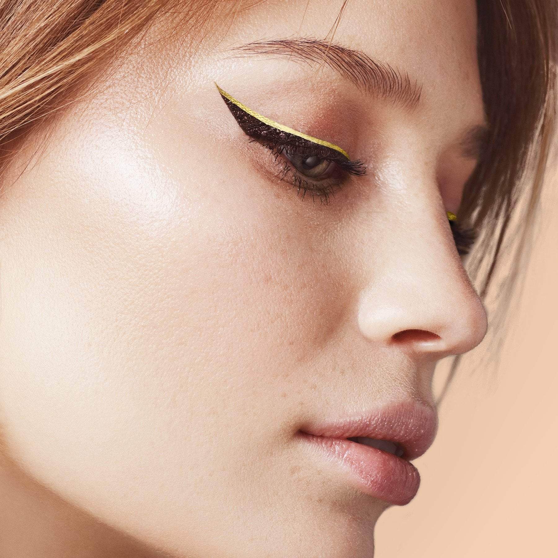 Delineador de ojos líquido de oro puro de 24 horas