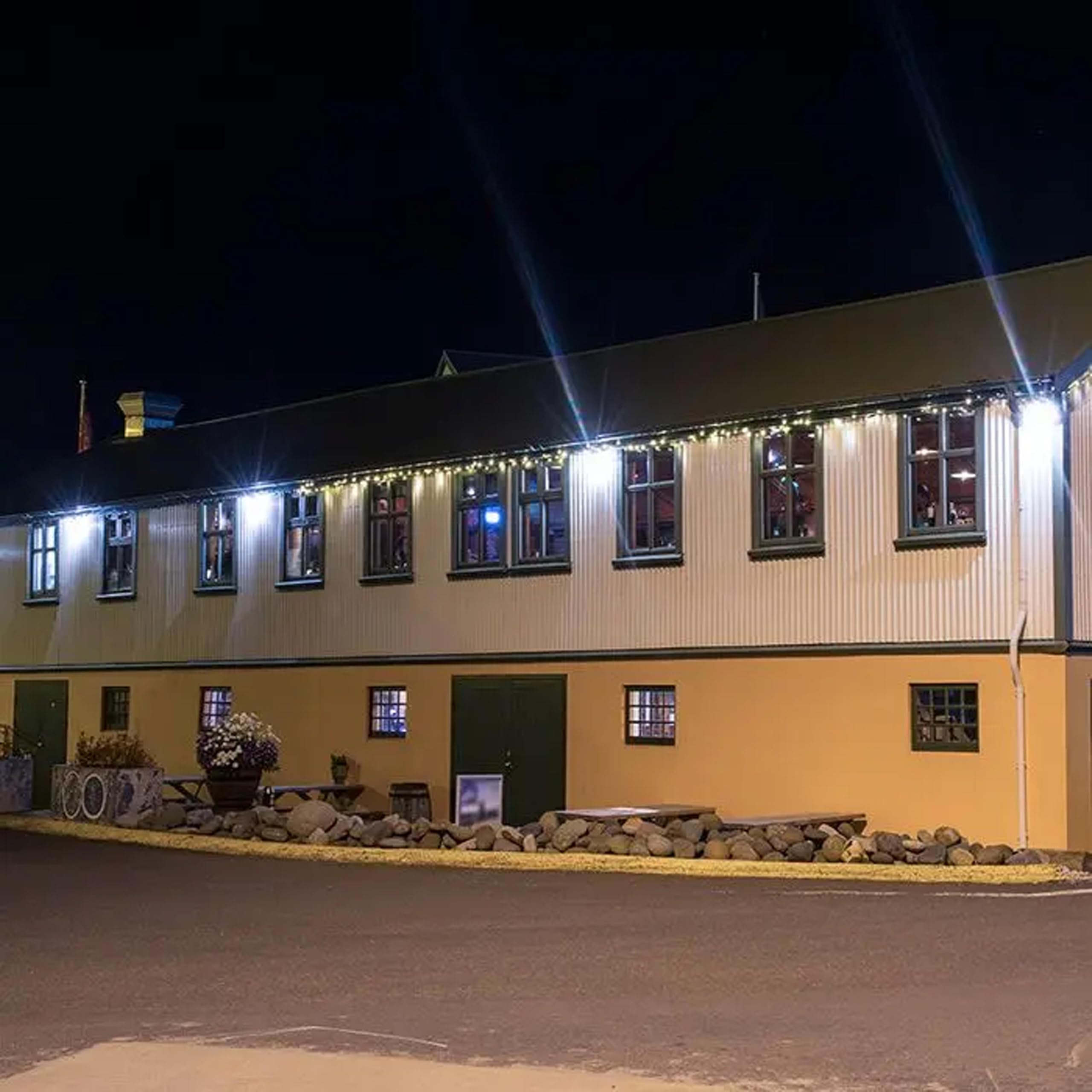 V-TAC 4x Fari LED da Esterno 100W - [ E-Series - Alte Perfomance, Bassi Consumi ] - Super Slim Design - 8150 Lumen - IP65 - Proiettore per Casa, Garage, Magazzino - Impermeabile - Luce Naturale 4000K