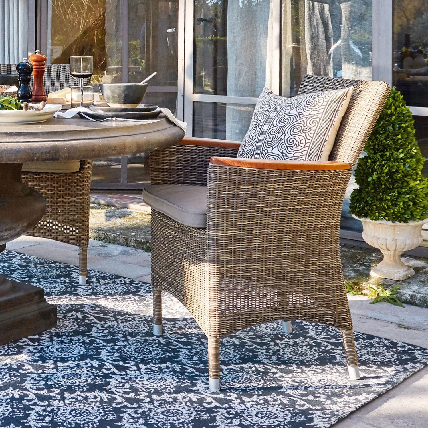 Loberon Sessel Casper, Designklassiker, Hochwertig Geflochten, inkl. Sitzauflage, Gartenmöbel, Outdoor, Sitzmöbel, Kunststoff, Teakholz, braun