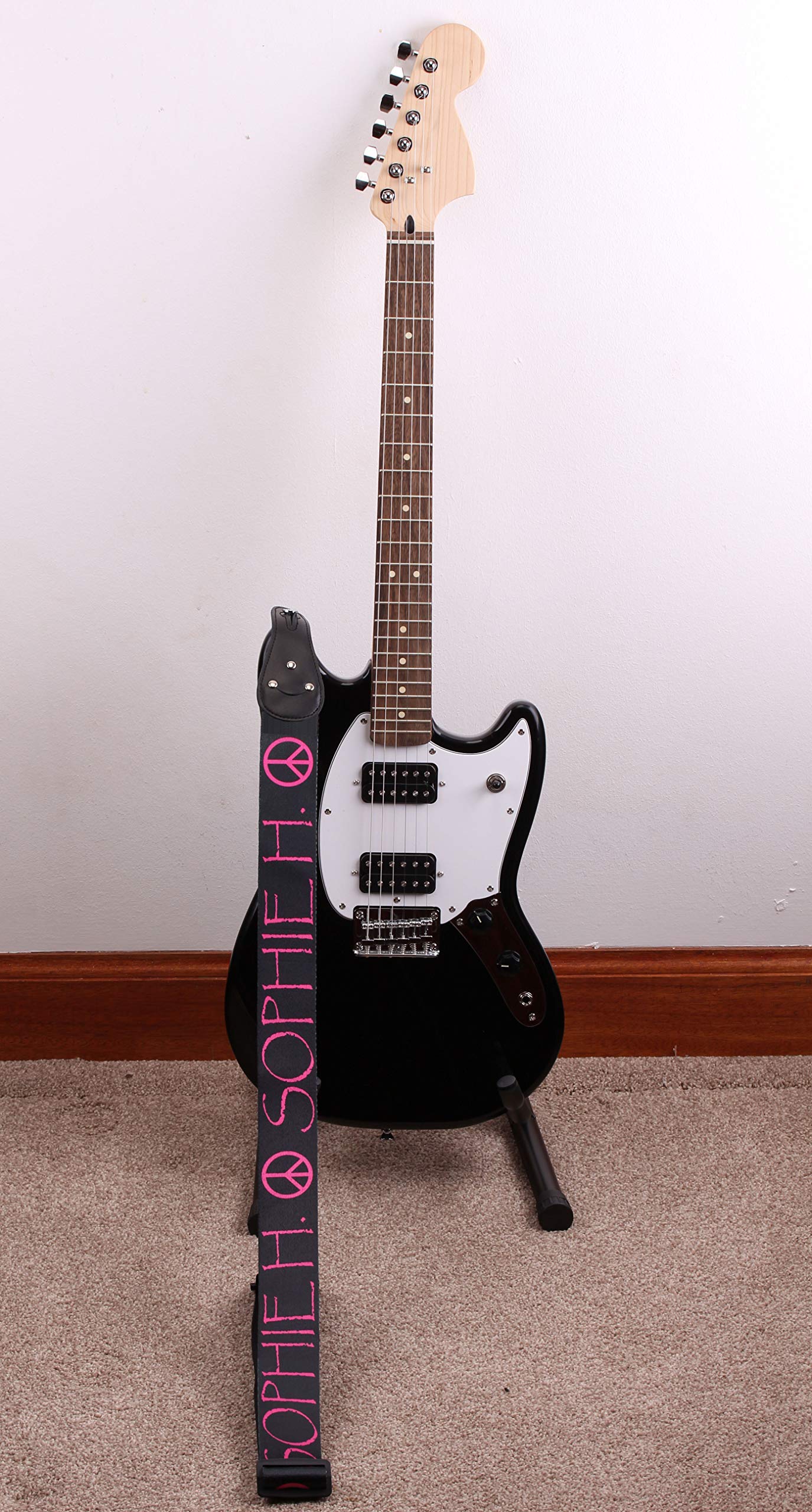 Tracolla per chitarra, personalizzabile con qualsiasi testo a scelta di colori, carattere e motivo [nome della fascia, dedica preferita o frase] estremità in pelle, cravatta e porta plettri.