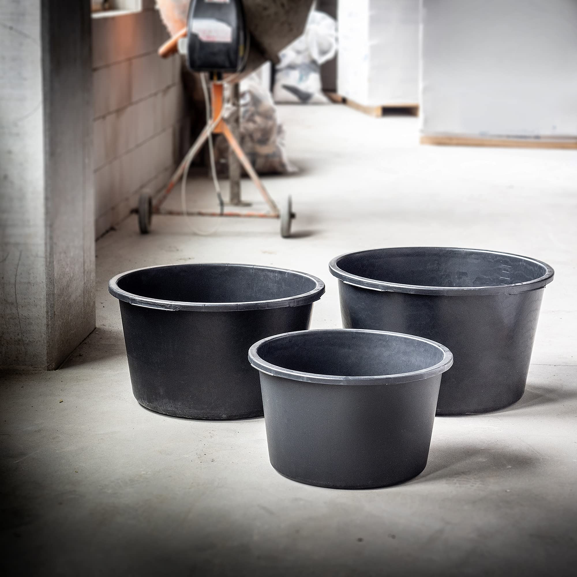 KADAX Bac à Mortier Rond en Plastique, Grand Seau de Chantier avec Poignées, Auge de Maçon, Idéal pour Les Travaux de Construction et de Bricolage (Noir, 90L)