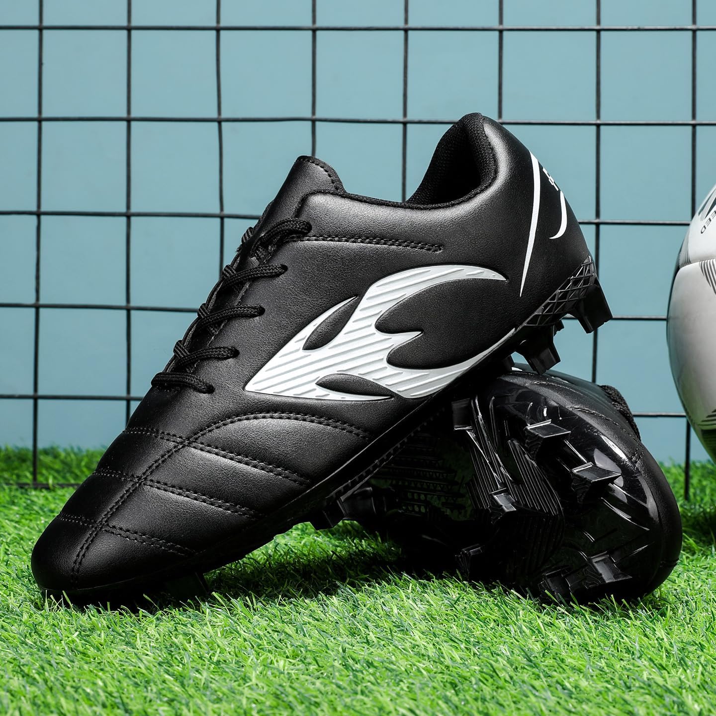 Men's Soccer Cleats Women's Football Shoes Lightweight Professional Adult Athletic Training Lace-Up Shoe