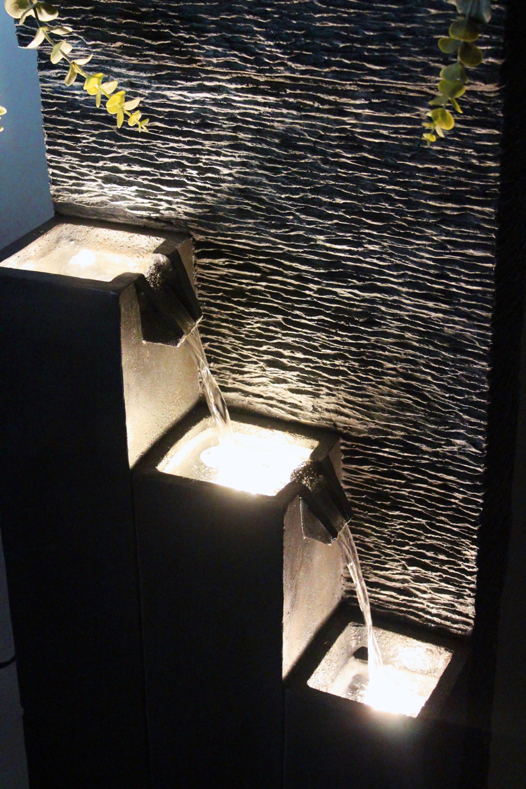 BK846 Grande fontaine avec lumières LED Fontaine de jardin avec bassins décoratifs cascade (101 x 43 x 25,5 cm)