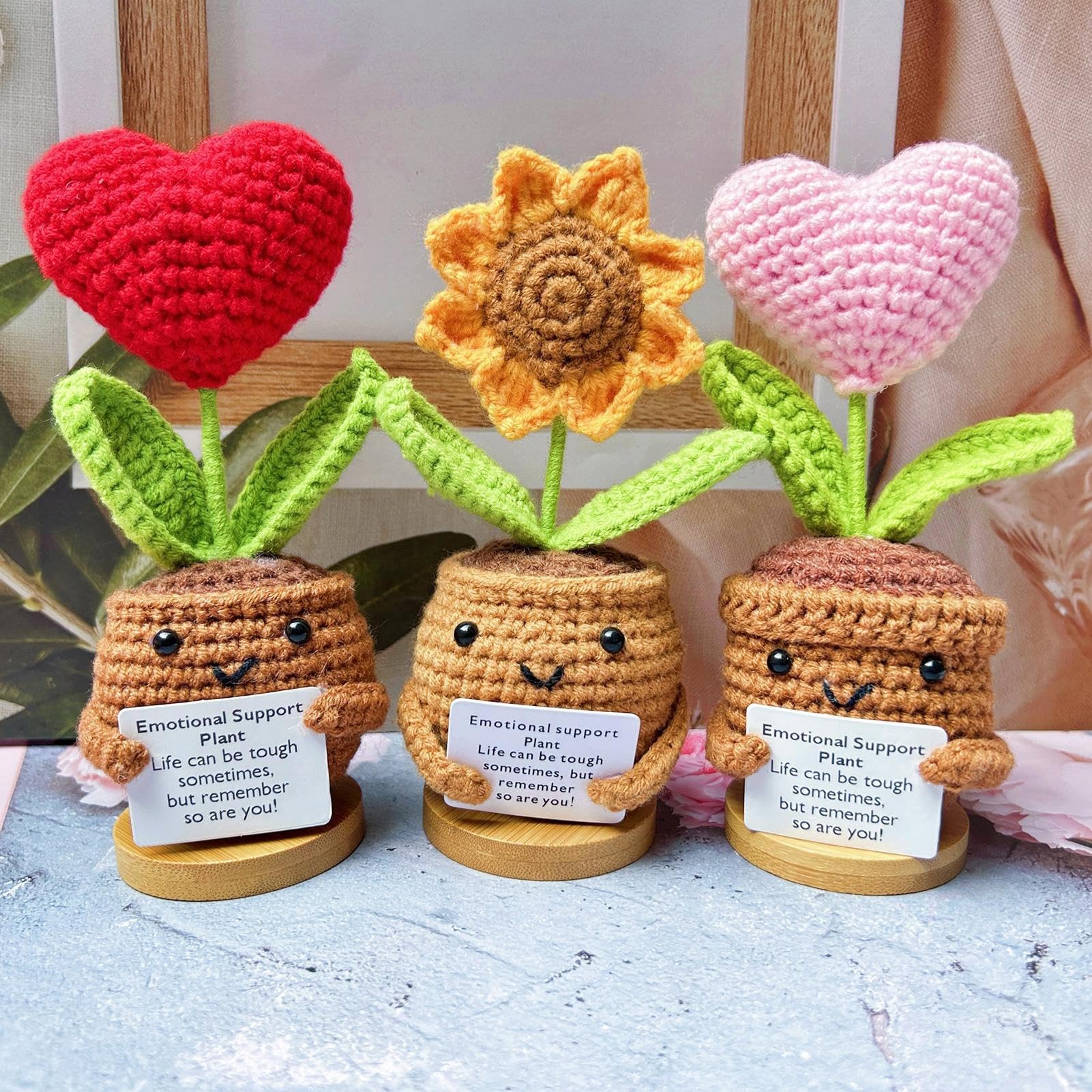 MAIBAOTA Mazzo Di Girasoli A Uncinetto Fatti A Mano In Vaso – Fiori Finti In Cotone Di Latte, Regalo Per Laurea, Insegnanti, Casa E Ufficio, 10x14 Cm