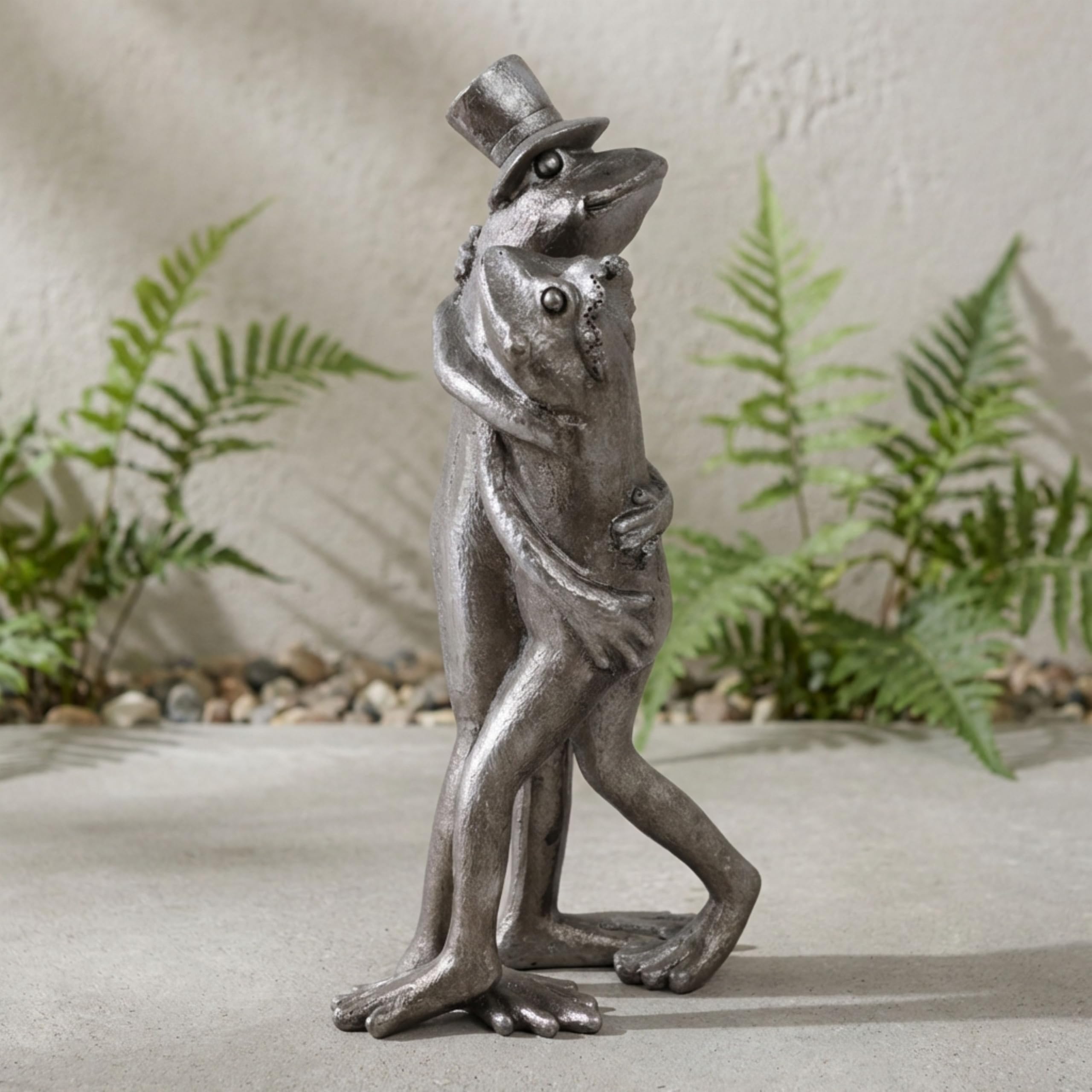 Resin Frog Garden Statue - Indoor Outdoor Figurine for Patio or Shelf, Living Room or Garden Path Placement, Whimsical Home Decor, Romantic Couple