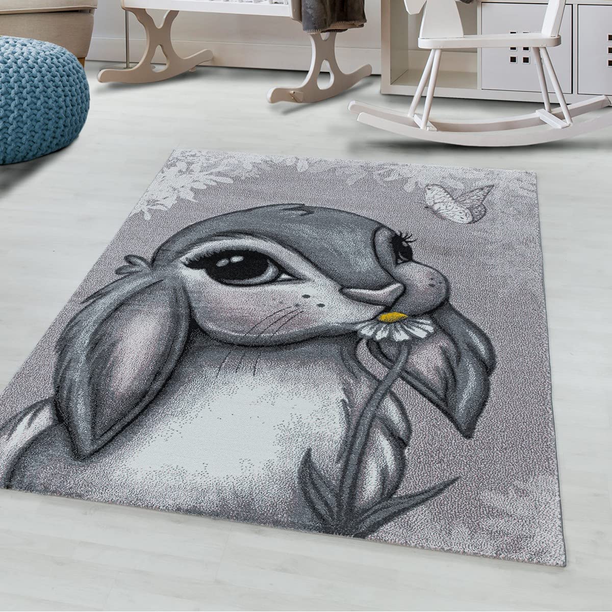 Tapis enfant lapin rose pour créer un coin lecture doux