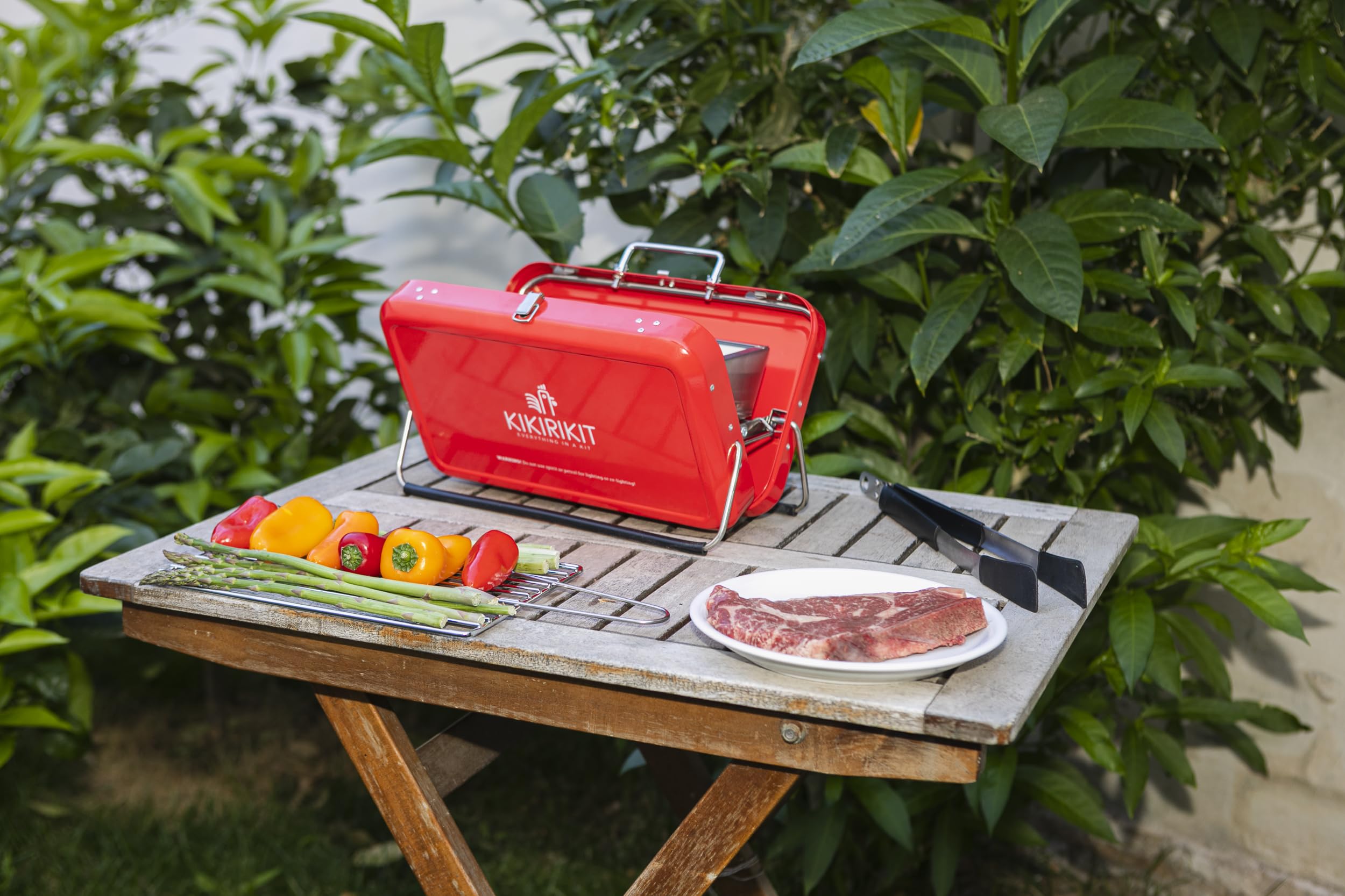 KIKIRIKIT - Grill na węgiel drzewny, przenośny grill na węgiel drzewny, składany, zestaw do grillowania, akcesoria Camper - Oryginalny prezent - Prezenty dla rodziców (czerwony, Mega Kit)