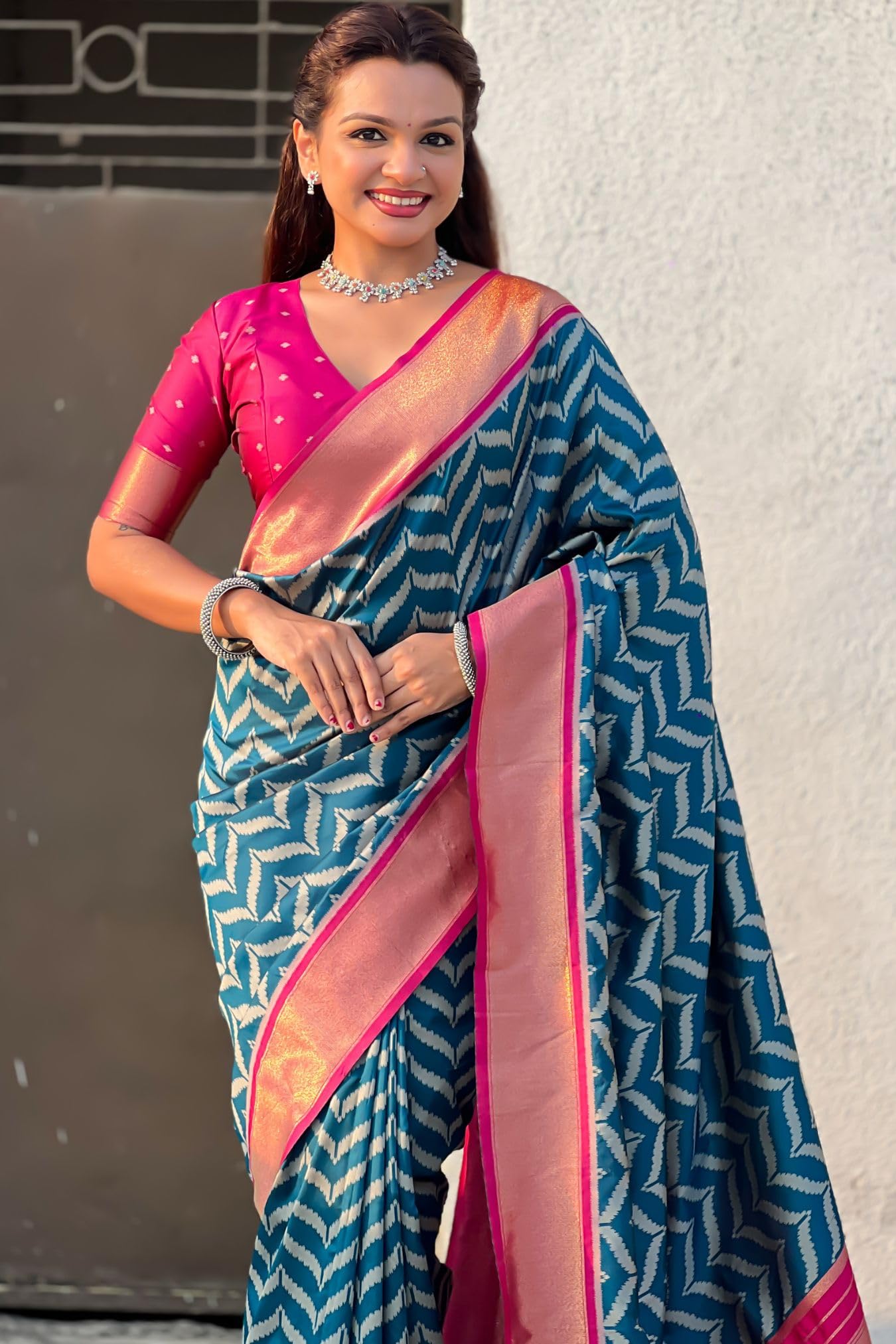 SGF11 Women's Kanjivaram Patola Soft Pure Silk Sarees With Unstitched Blouse Piece product image 2