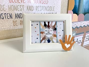 Teacher Created Resources Everyone is Welcome Helping Hands Mini Accents (TCR7134)