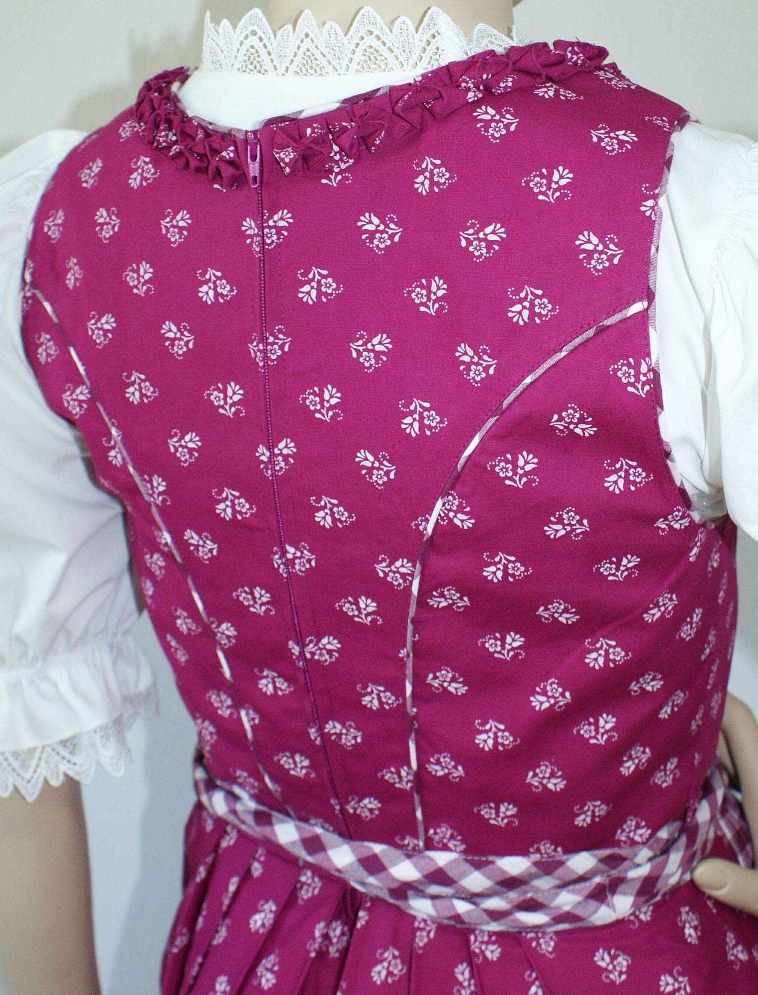 Hammerschmid Dirndl Kleid Trachtenkleid Balkonett Dirndlkleid Baumwolle Spitzen Brust-Schnürung Baumwolldirndl pink Fuchsia waschbar Streublumen mit Karo-Schürze pflegeleicht