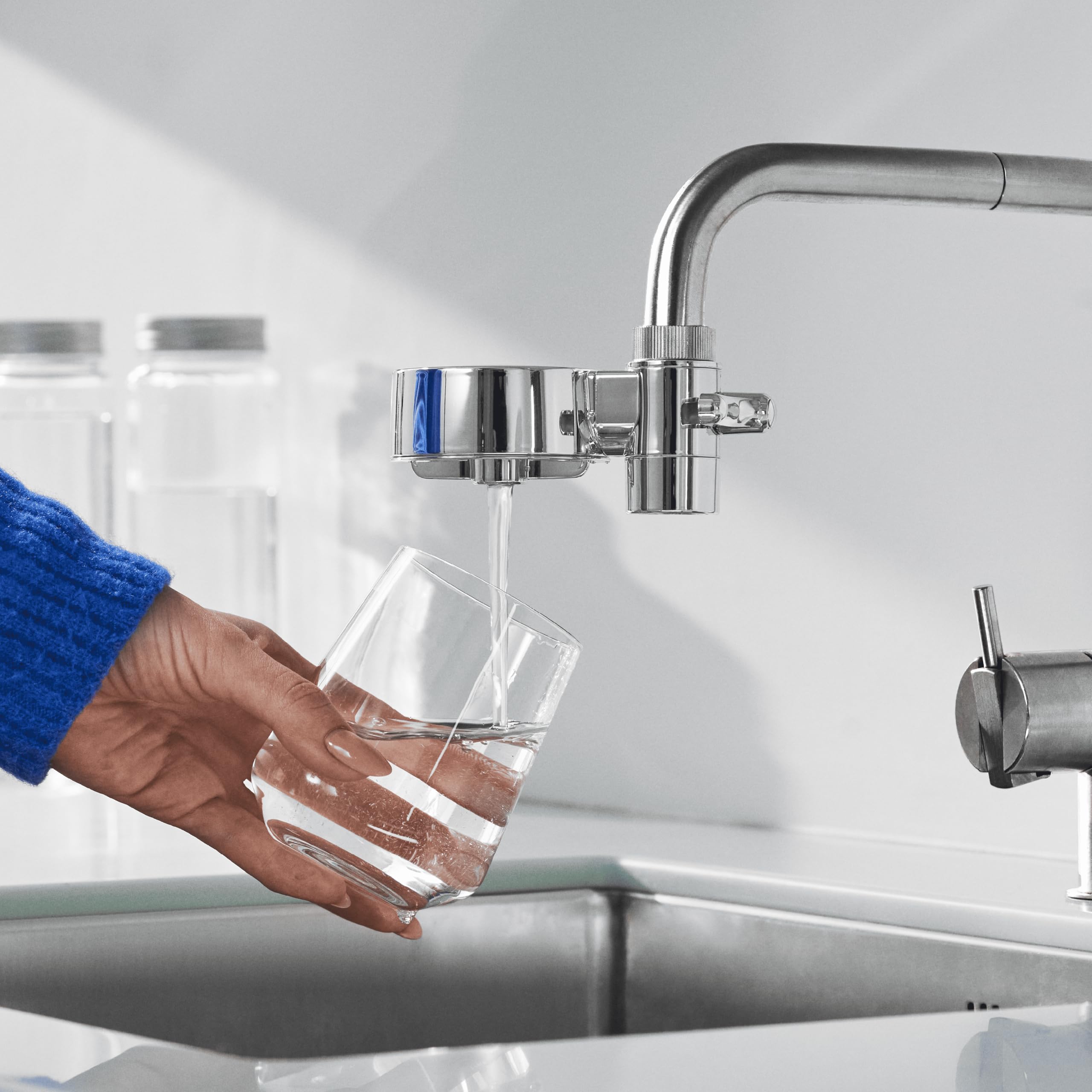 Tappwater EcoPro Compact - Filtro de agua para grifo más pequeño del mercado, filtra más de 100 sustancias. Sistema de filtración en 5 etapas con nanotecnología (cromado, 6 recambios incluidos).