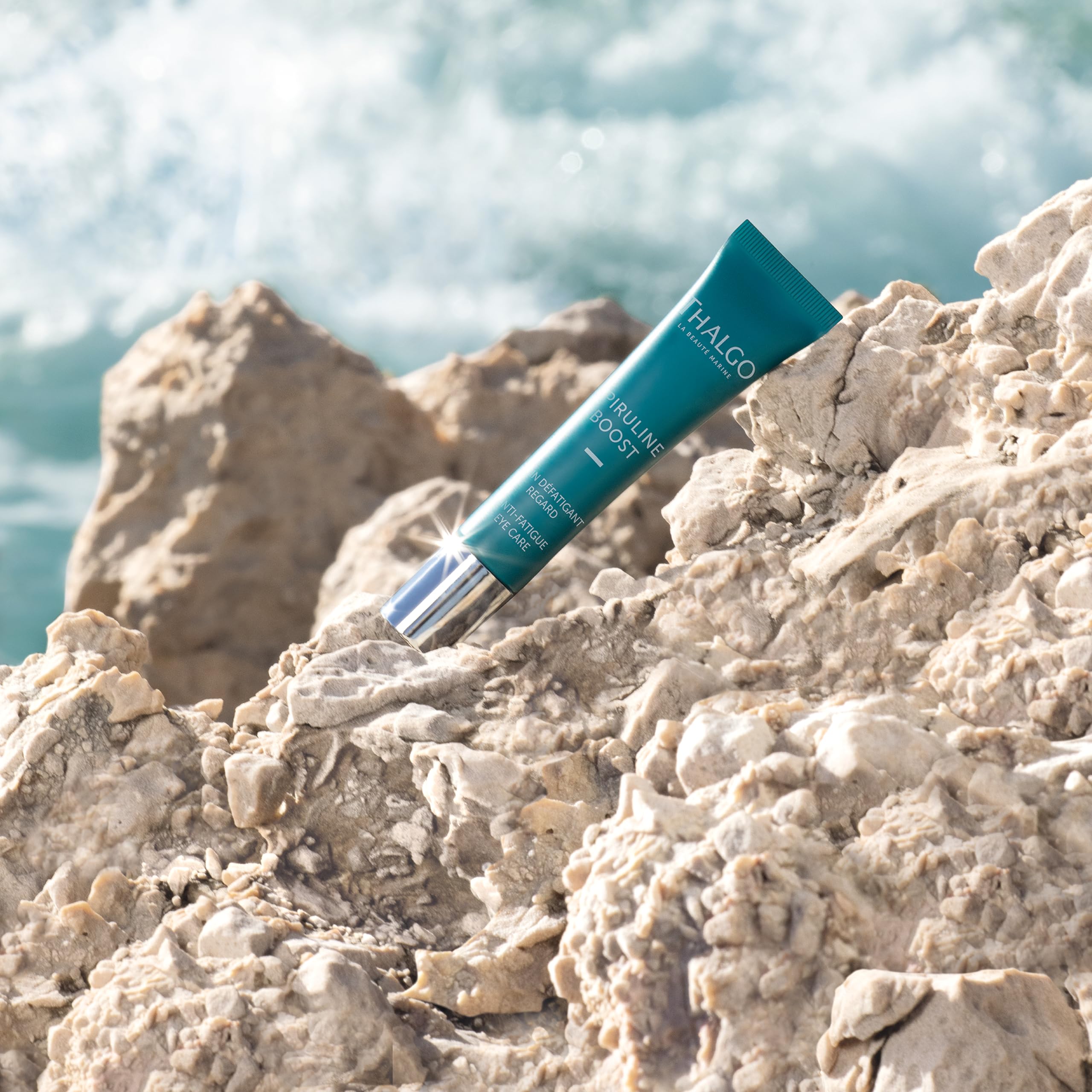 THALGO Spirulina Boost 2.0 Vitalisierende Augen-Pflege, 15 ml mit integrierten kühlenden Edelstahlkügelchen