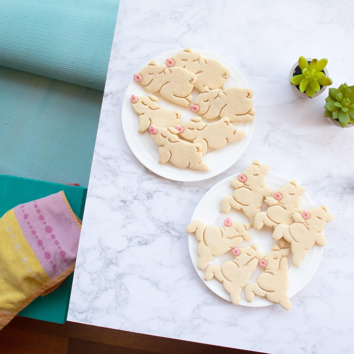 Set of 4 Yoga Pig cookie cutters (Warrior Pose 1, Pose 2, Balasana, and Upward Facing), 4 pieces - Bakerlogy