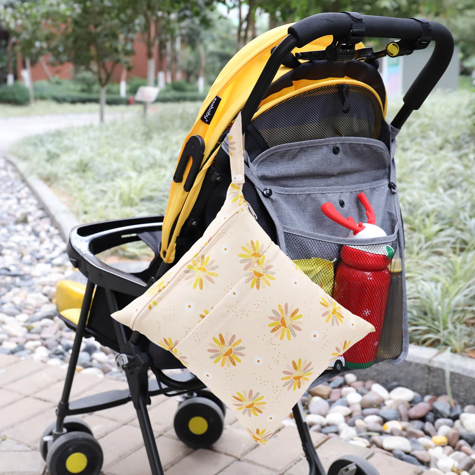 Sac Couches Lavables, Sac à Couche, 3 Pcs Réutilisable Wetbag, Sachet Etanche Organisateur de Couche Accrochable, Sac Fourre Tout pour Bébé, Sac à Langer de Voyage Plage Piscine (Fleur Jaune)