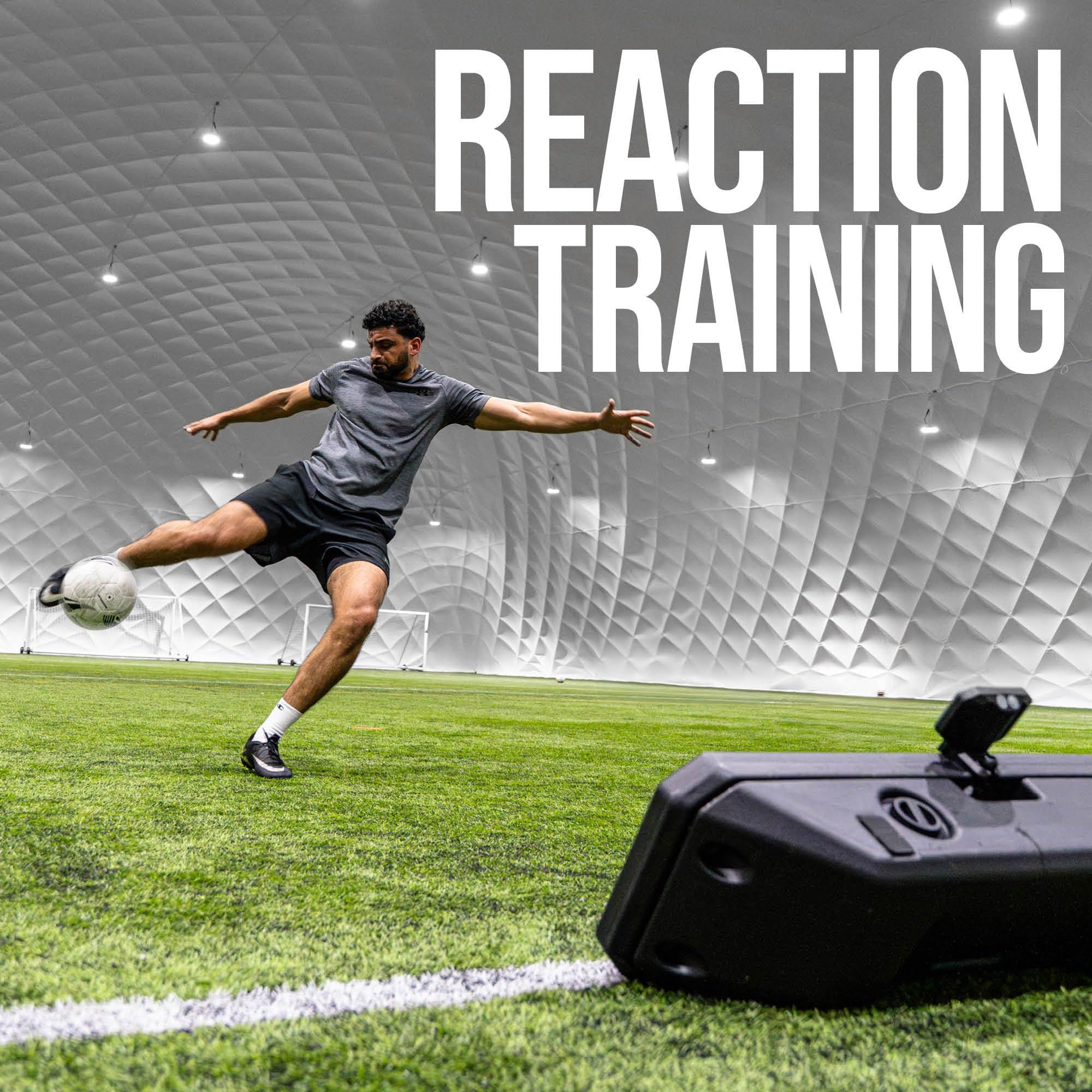 RXTR PRO Coach Soccer Training System – Smart Reaction Light & Soccer Rebound Board con punteggio in tempo reale, 17 esercizi pre-programmati, allenamento senza app per tutti i livelli di abilità