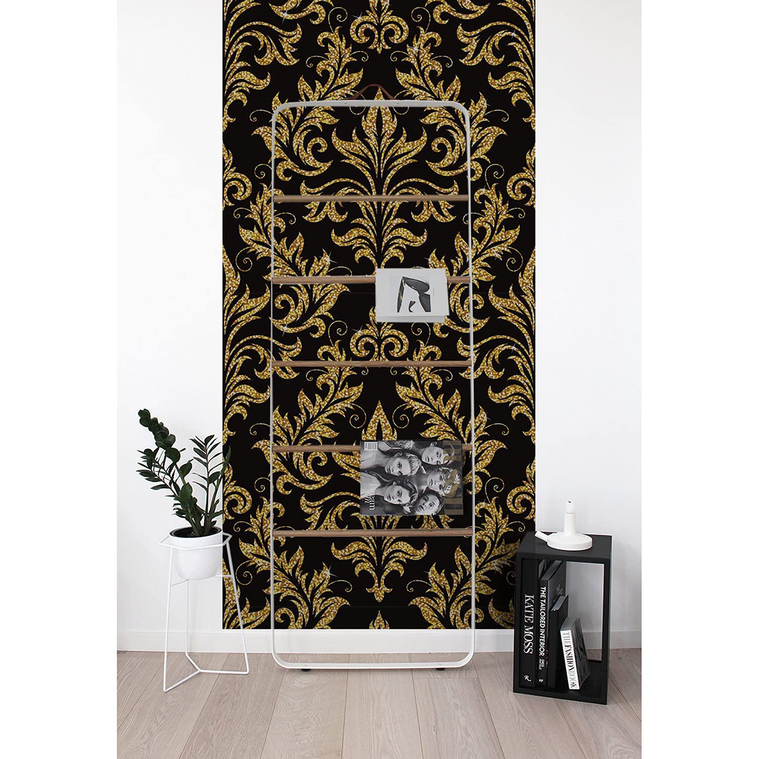 Papier peint floral Magic-Stick pour rénover un mur abîmé sans colle