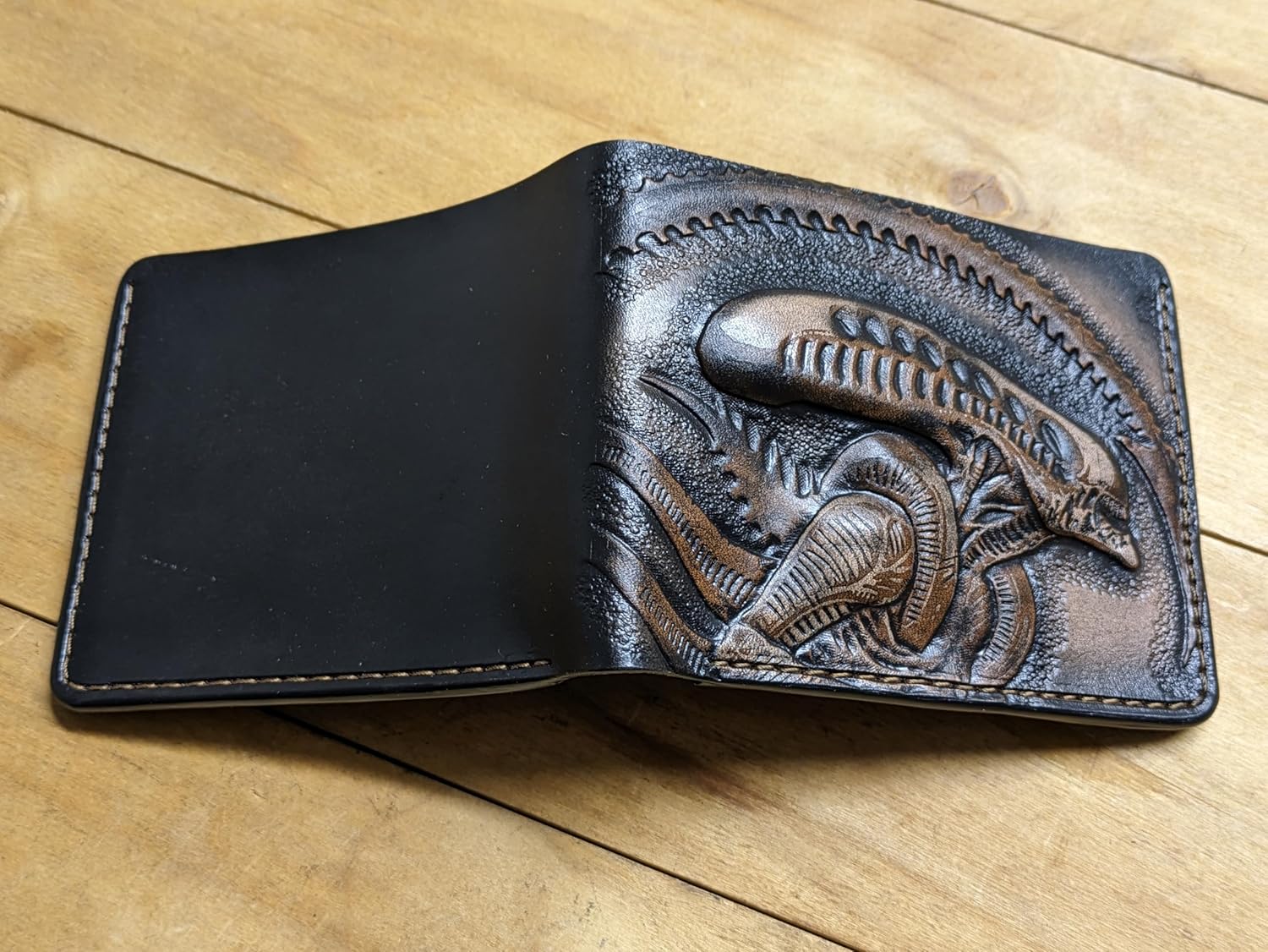 Men's 3D Genuine Leather Wallet, Hand-Carved, Hand-Painted, Leather Carving, Custom wallet, Personalized wallet, Alien