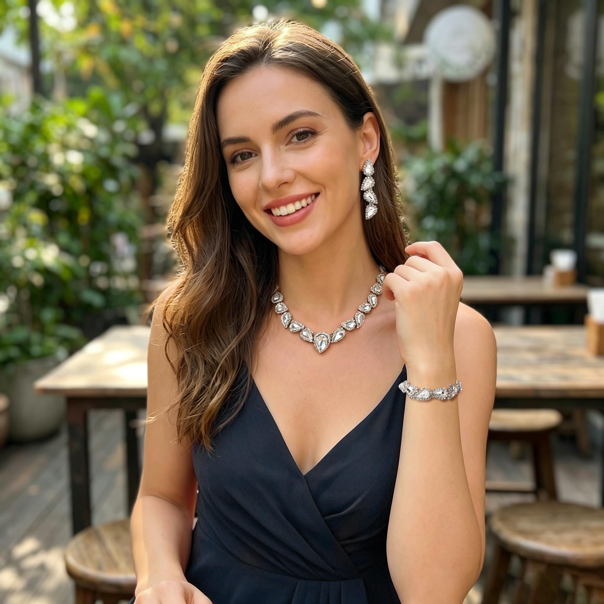 Crysdue Juego de joyas de diamantes de imitación, collar de corte redondo en forma de lágrima, collar y aretes para mujer