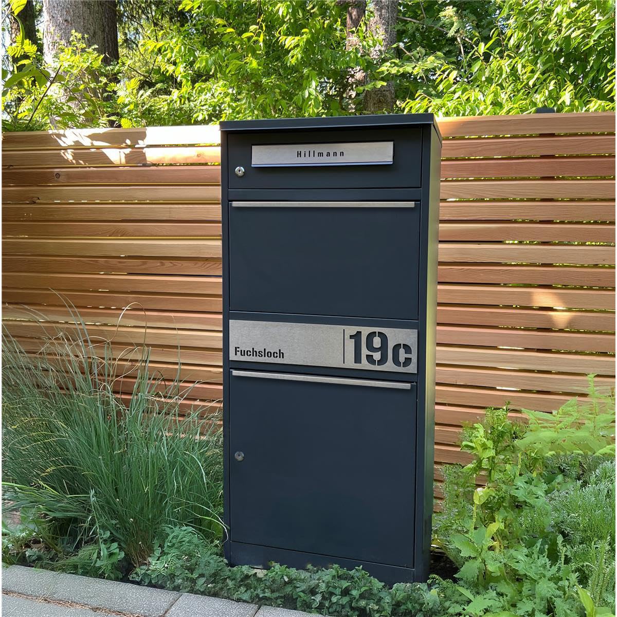Metzler Paketbox, Briefkasten mit großem Paketfach in Anthrazit, personalisierte Paketbox für draußen, Standbriefkasten mit Paketfach, Paketkasten, Postbox mit Gravur, rostfrei und massiv - Bispo 2