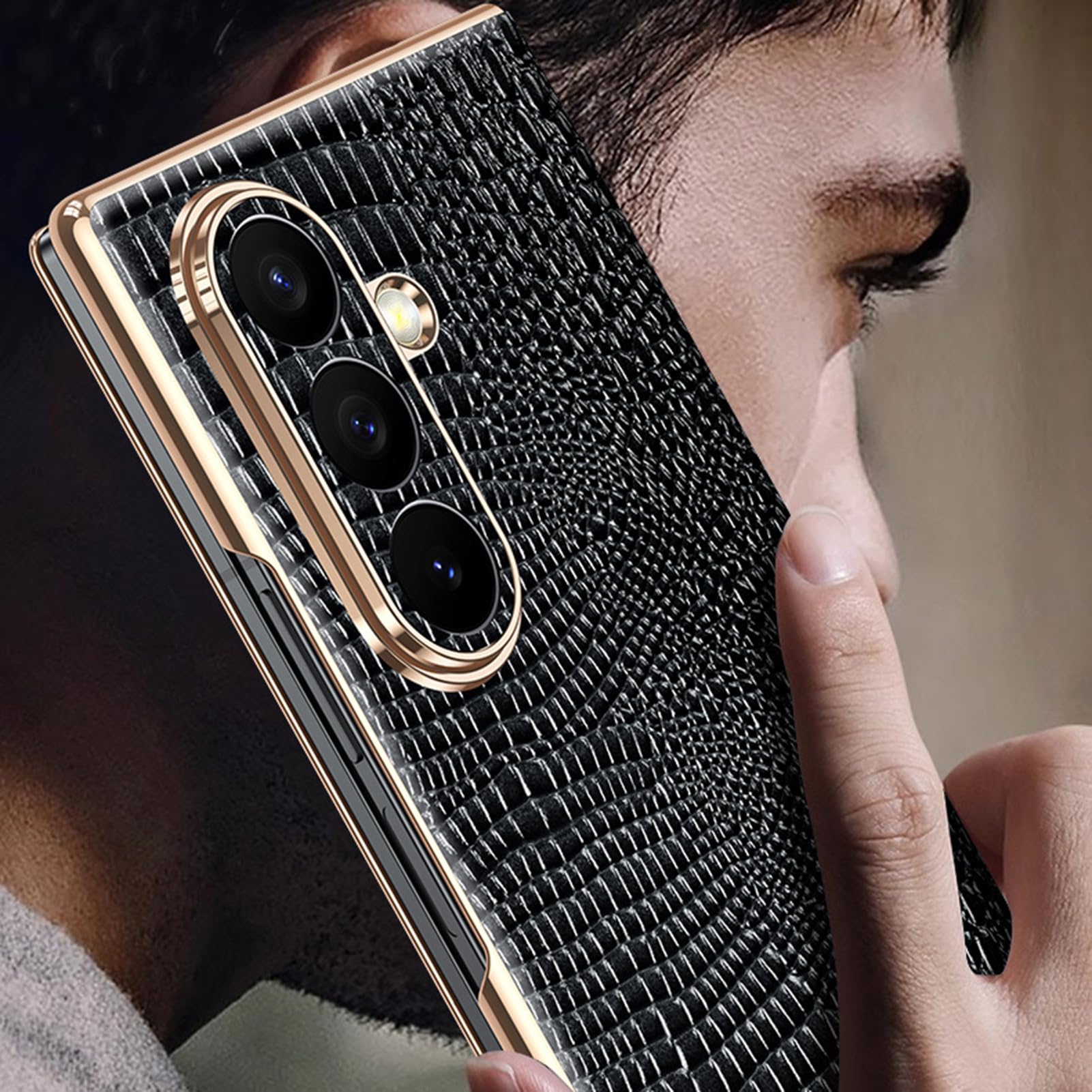 Funda Enchapada For Samsung Galaxy Z Fold 8 Ultra, Cuero Genuino Textura De Cocodrilo Cubierta De Borde Dorado Protección De La Cámara Forro De Fibra con Tapa Carcasa Antirrayas(Black)