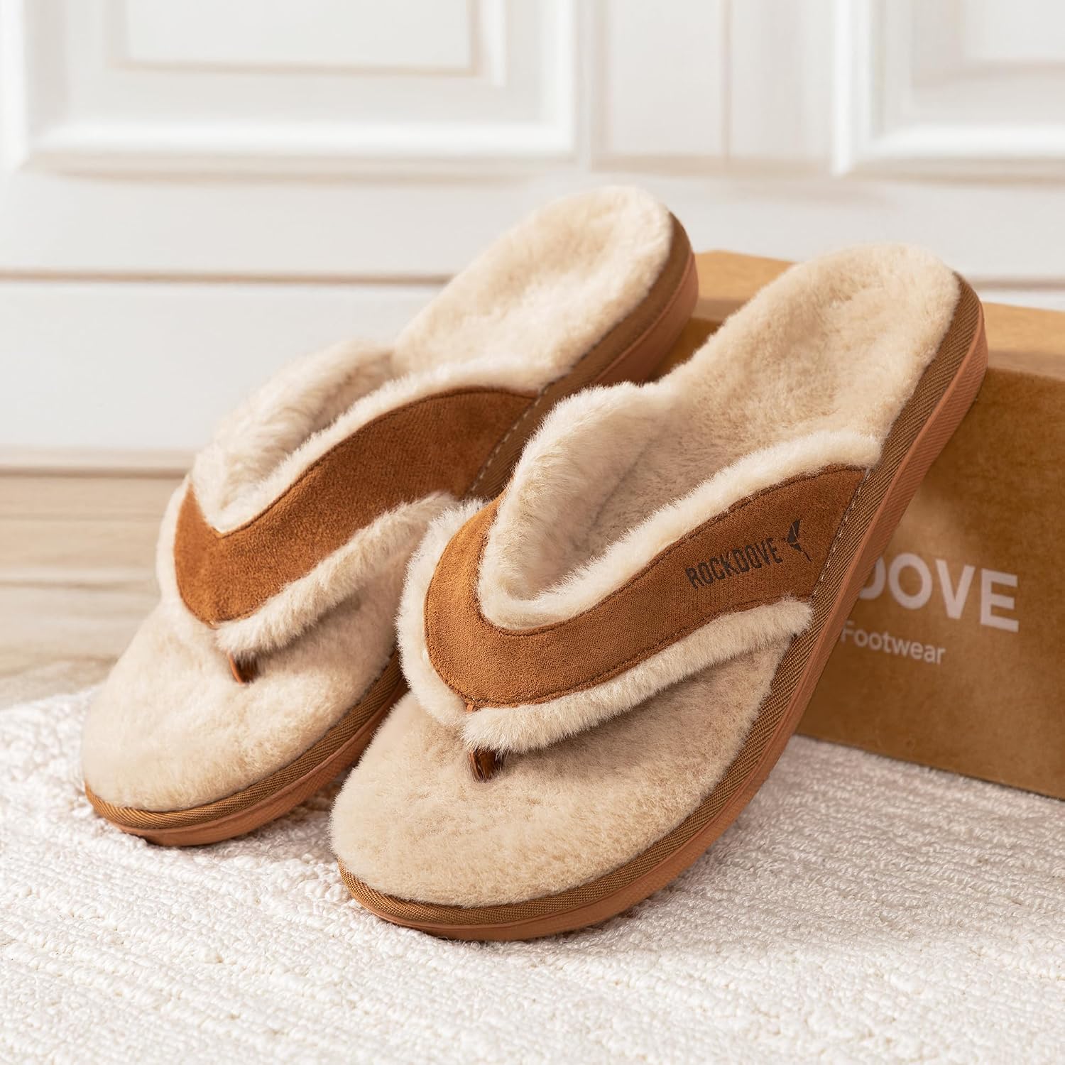 RockDove Women’s Snugga Faux Fur Flip Flop with Memory Foam Cushioning All-Day Comfort Support Indoor Outdoor Slide Sandal