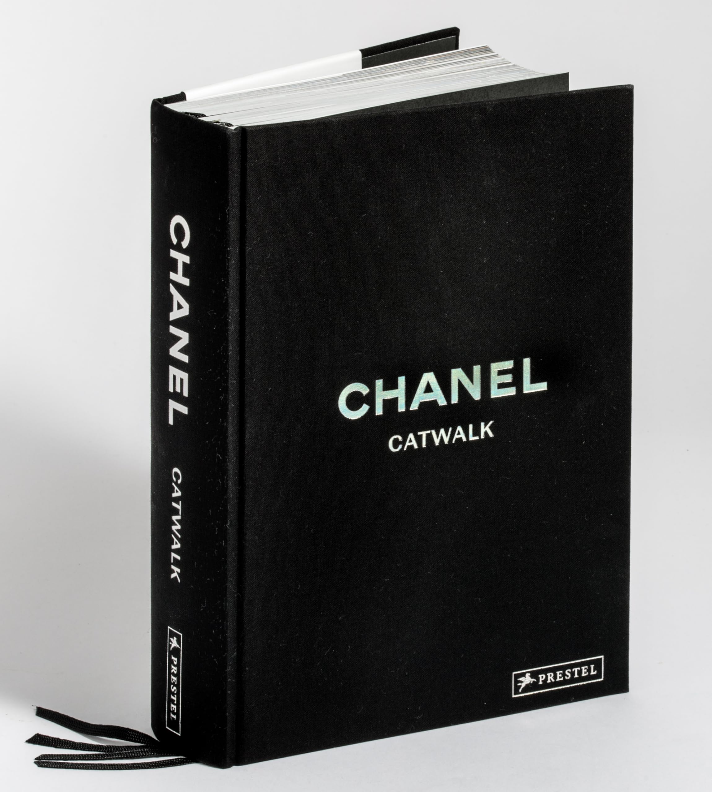 Livre de collection Chanel Catwalk les défilés mythiques Lagerfeld Viard