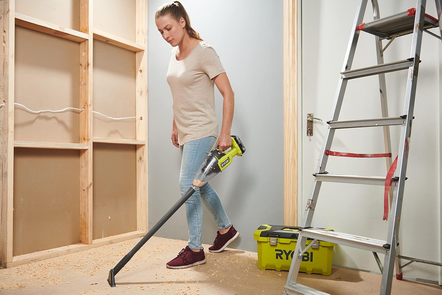 RYOBI - 18V Handheld Vacuum Cleaner with Extension Tube and Hard Floor Brush - 4.24 kPa - 0.85 m3/Min - Collector 600 ML - Comes with Crevice Tool with Retractable Brush - RHV18F-0