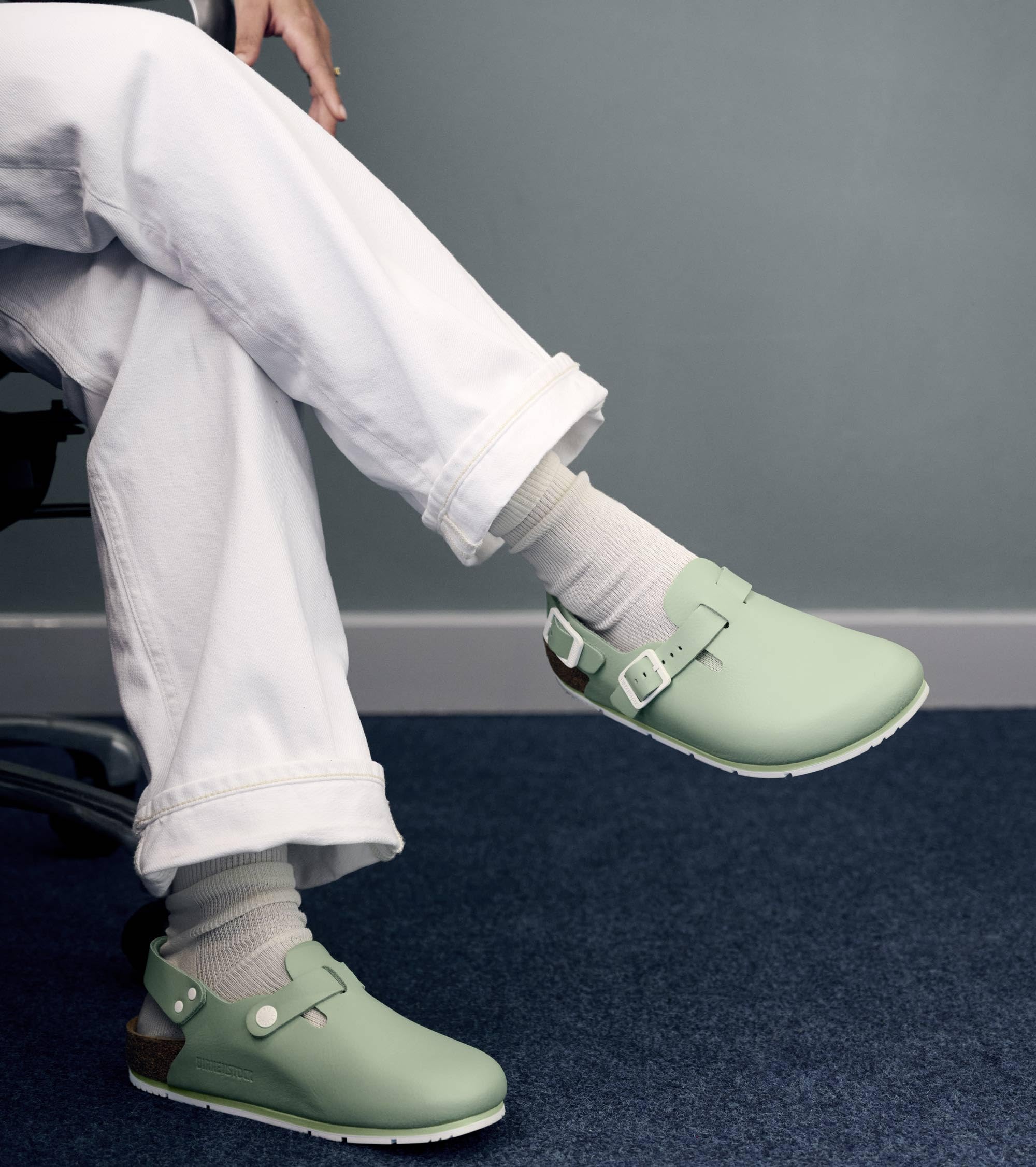 Birkenstock Damen Herren Tokio Pro Hausschuhe Leder Pantoletten - Clogs - Zertifiziert nach Norm EN ISO 20347:2145 - Berufsschuhe für Medizin, Gastronomie und Service