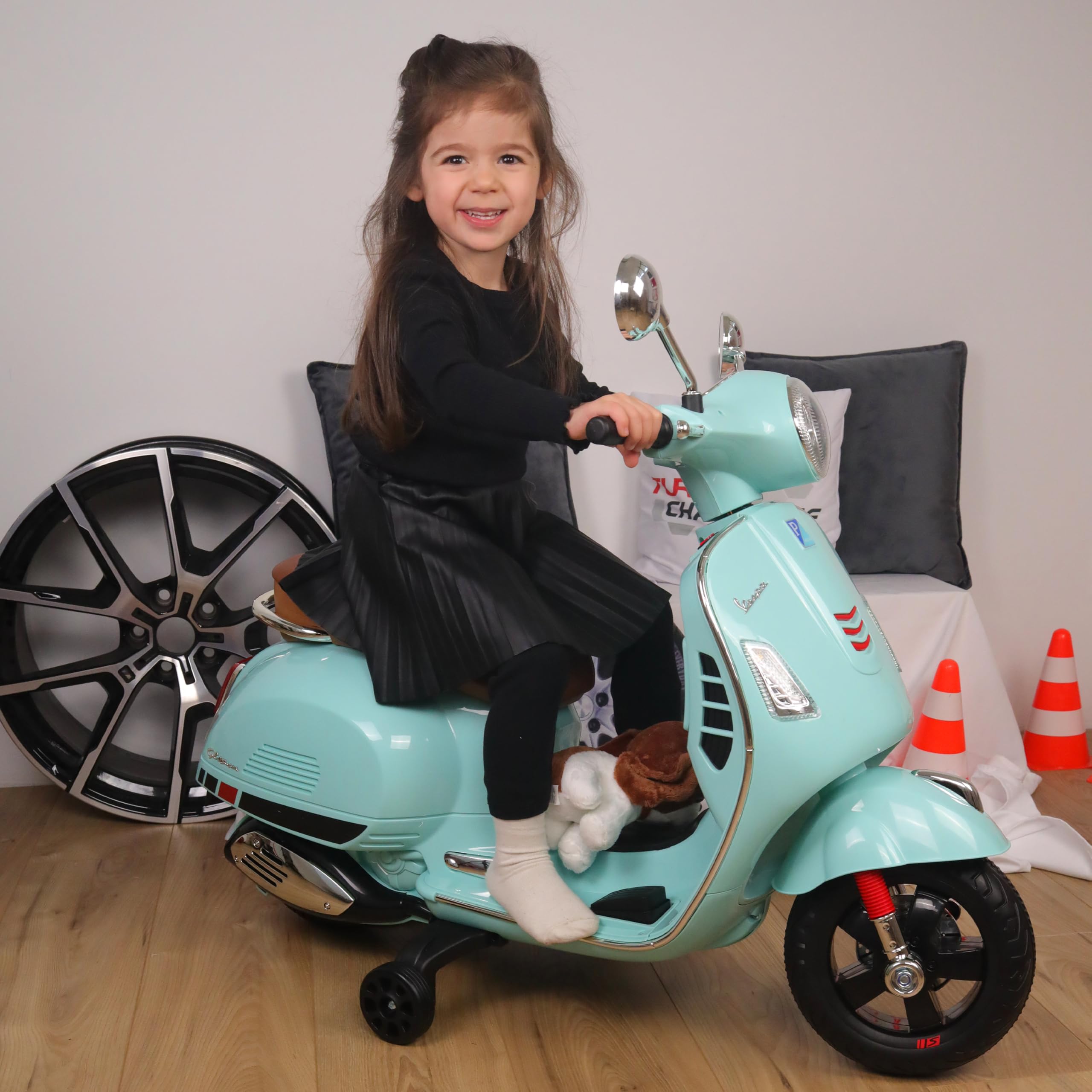 TURBO CHALLENGE - Vespa - Portatore Elettrico - 119230 - Scooter - Verde Acqua - Pronto per Andare - 30Kg Max - Plastica - Batterie Ricaricabili - da 3 Anni A 6 Anni