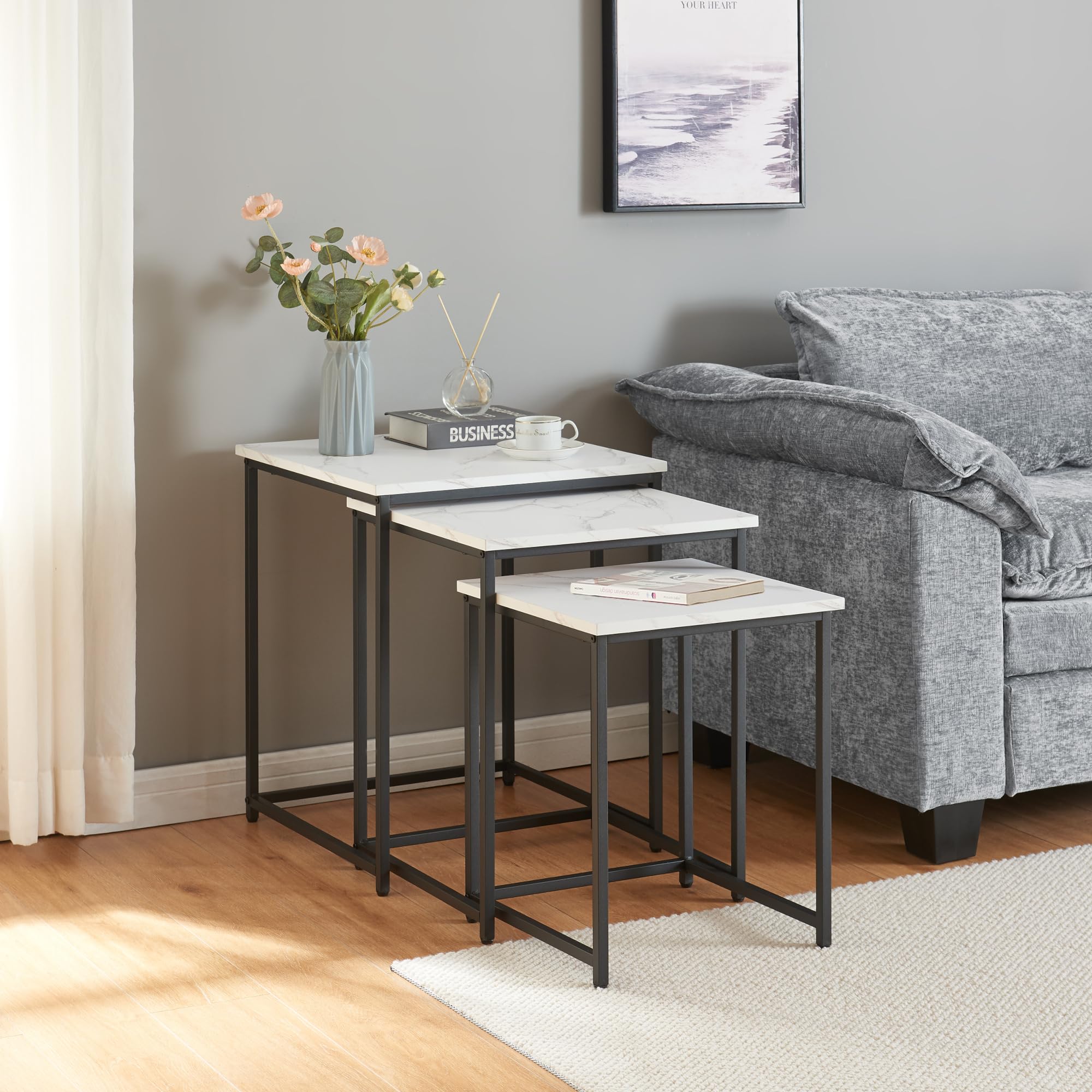 [en.casa] Set di 3 Tavolini Sovrapponibili con Piani Quadrati in Effetto Marmo Bianco Tavoli Bassi Salvaspazio Telaio Nero per Salotto Soggiorno Ingresso in Misure Diverse