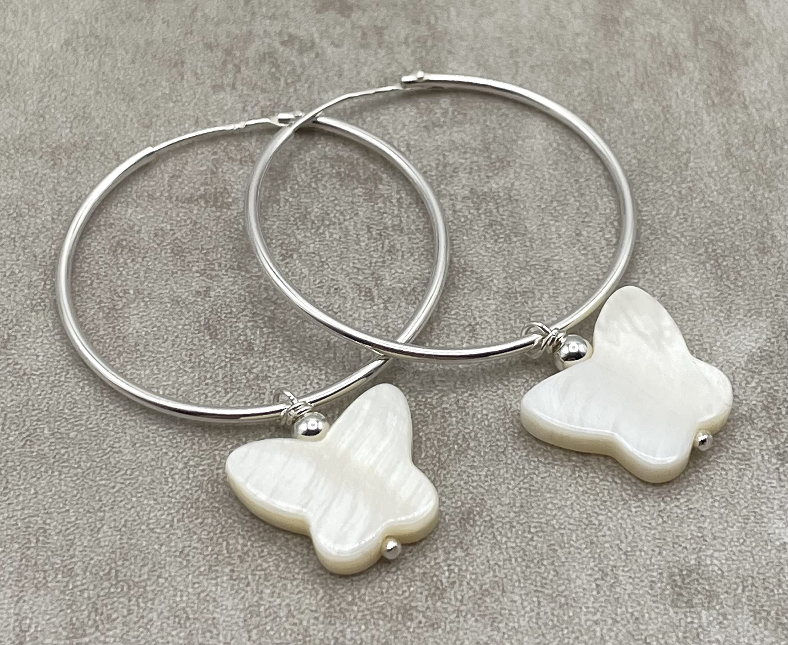 Orecchini con Farfalle in Madreperla, Cerchi Diametro 30 mm, Pendenti in Argento 925, Gioielli Estate, Bijoux Minimalisti, Made in Italy,