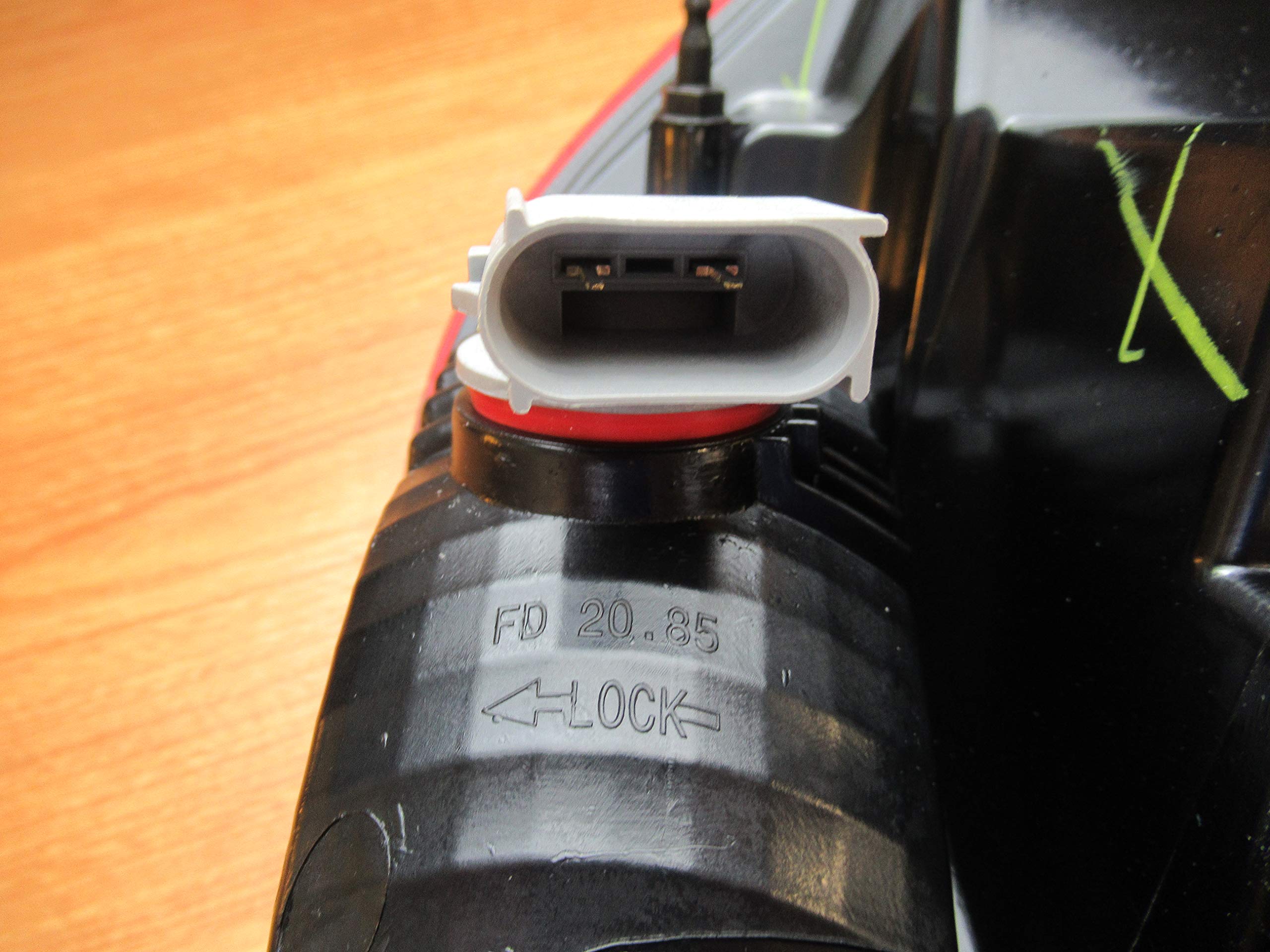 Amazon.com: Mopar Dodge Journey Passenger & Driver Side Outer Tail  