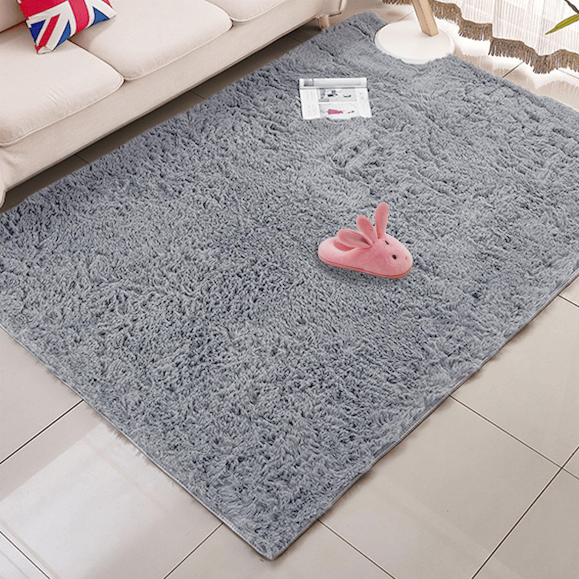 Tapis de salon 180 x 250 cm en version shaggy moderne couleur gris clair