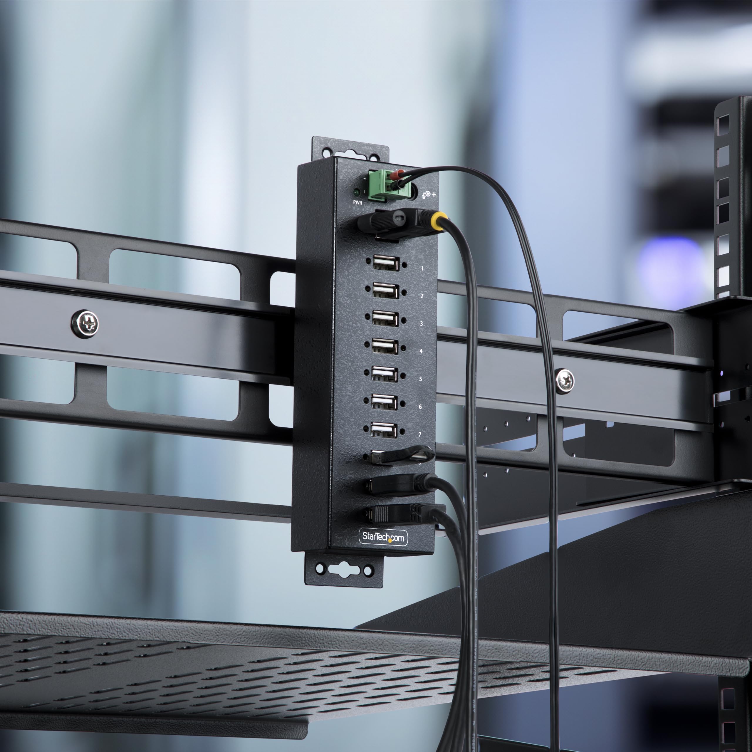 StarTech Hub USB 2.0 Industrial 10 Puertos, Robusto (USB210AIND-USB-A-HUB) | Protección ESD nivel 4 15kV/8kV, Puertos USB bloqueables, Acero laminado