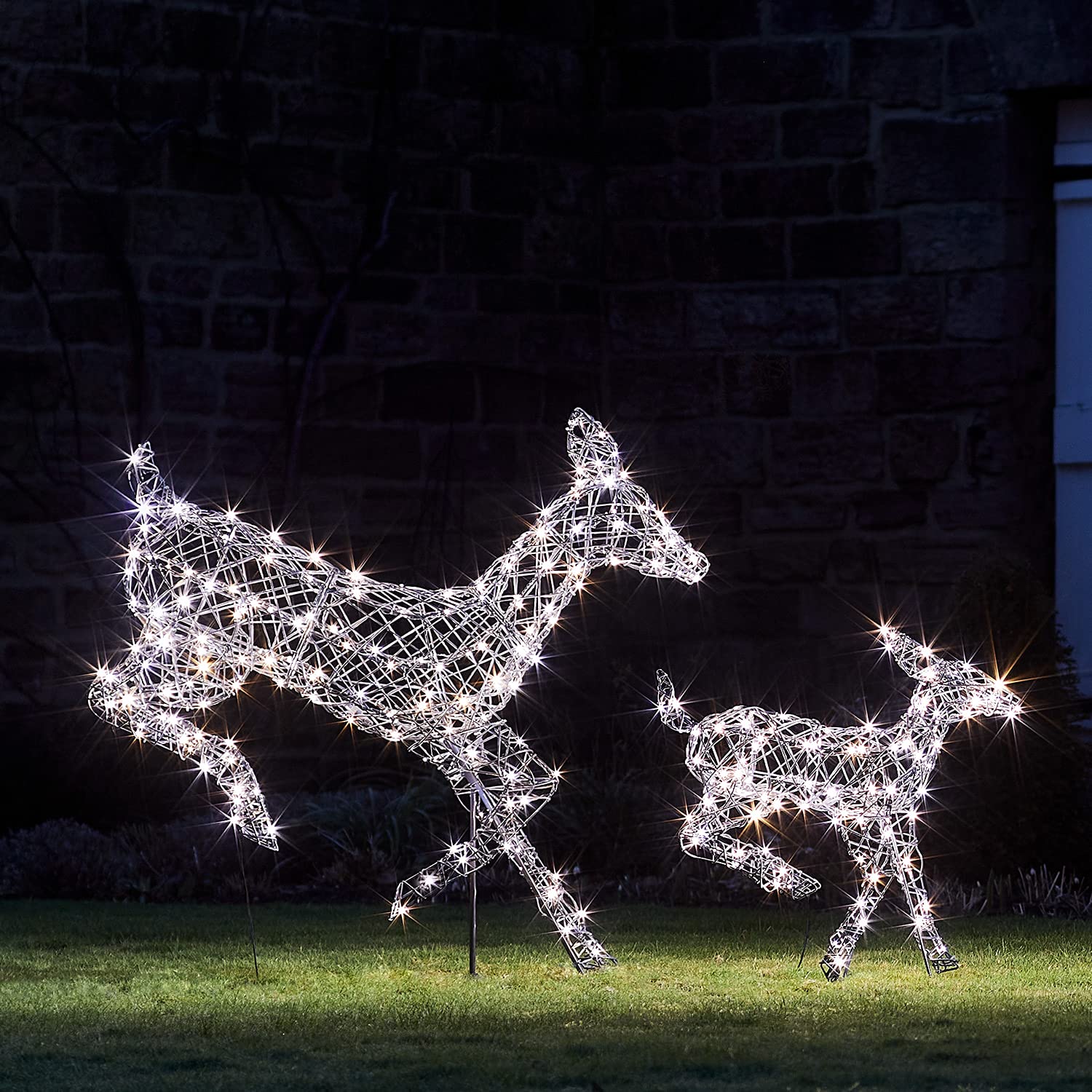Lights4fun Harlow LED Rattan Rentier Figuren Mutter und Kind | Fernbedienung Timer | Solarbetrieben | Weihnachtsbeleuchtung Außen Weihnachtsfigur | 102 cm & 60 cm