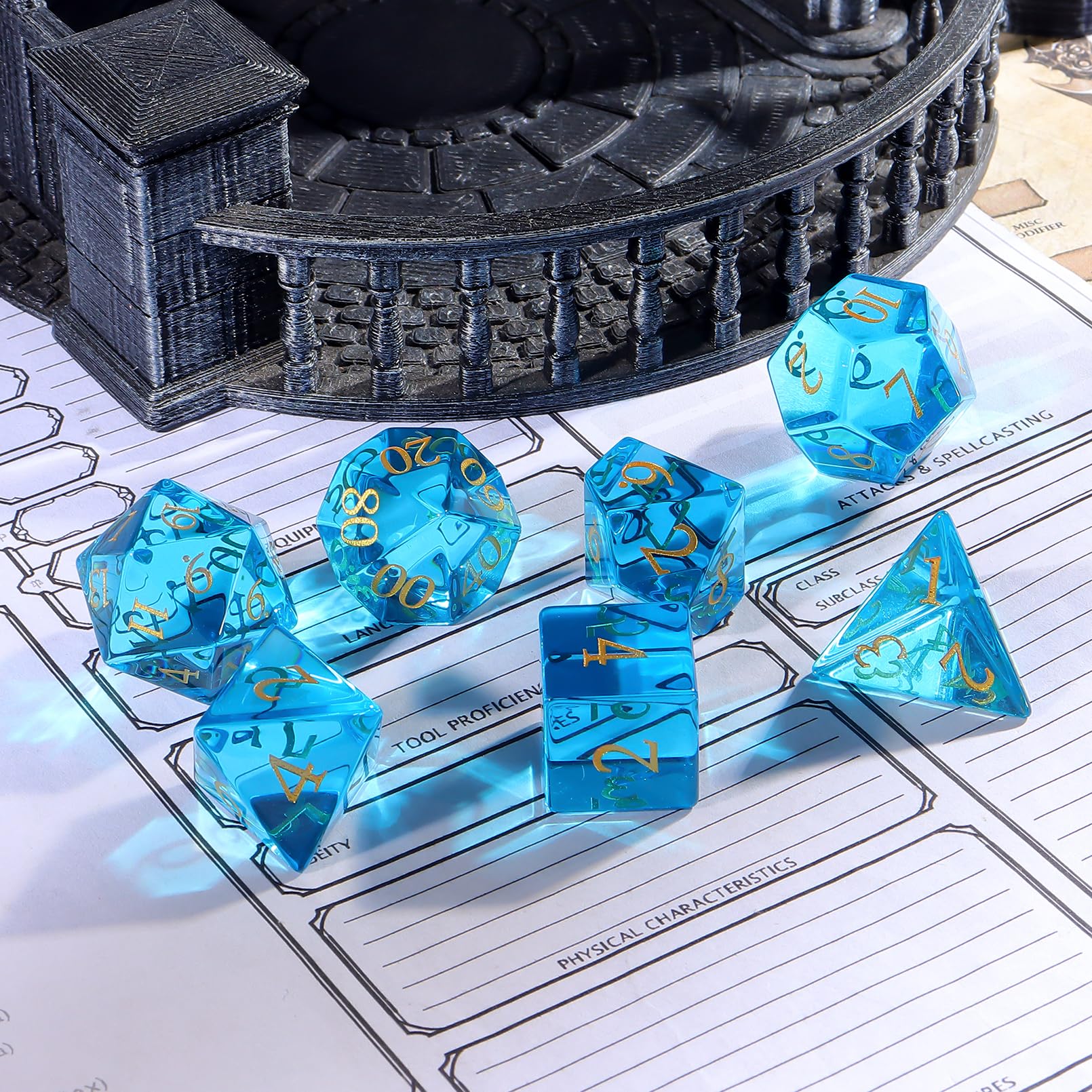 Juego de dados de cristal azul marino, juego de 7 dados con patrón azul marino con caja utilizada para juegos de dados de mazmorra y dragón D4 D6 D8 D10 D% D12 D20 (cristal, azul)