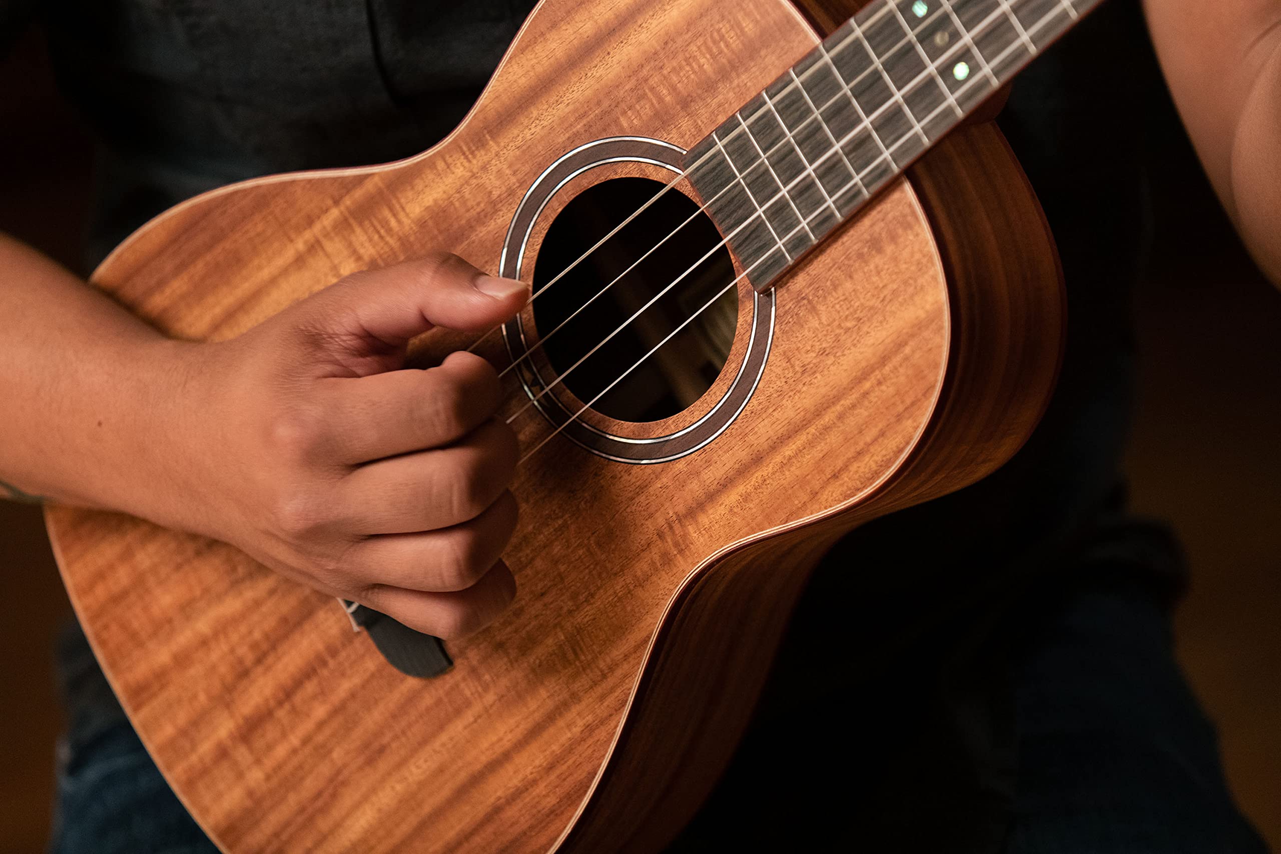 Ortega Guitars Baritone Ukulele Acustico – Timber Series – Gig Bag Inclusa – Acacia, Natural (RUACA-BA)