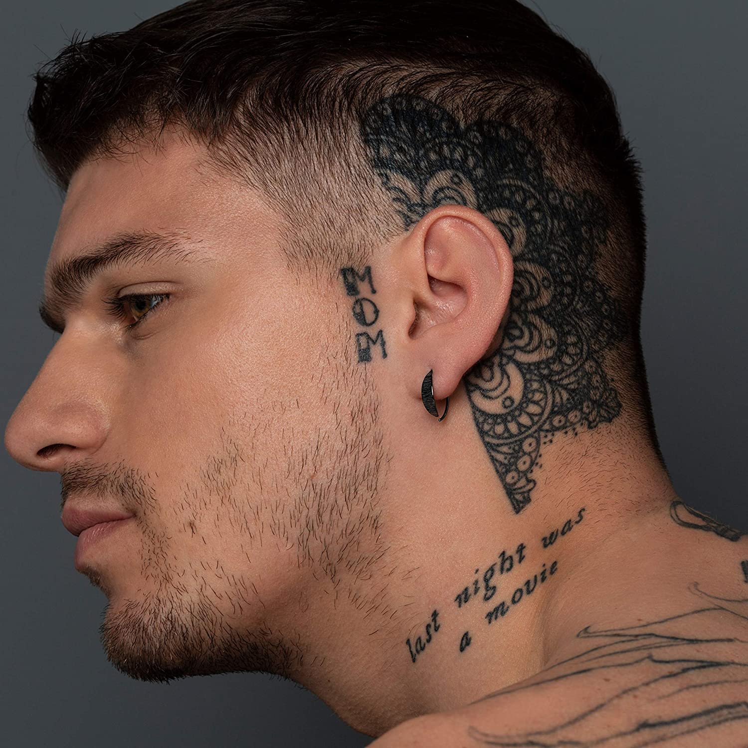 Orecchini Huggie a Cerchio da Uomo Design Foglia in Argento Sterling 925, Piccoli Discreti Moderni, Ipoallergenici e Senza Nichel - Fatto a mano da Emmanuela