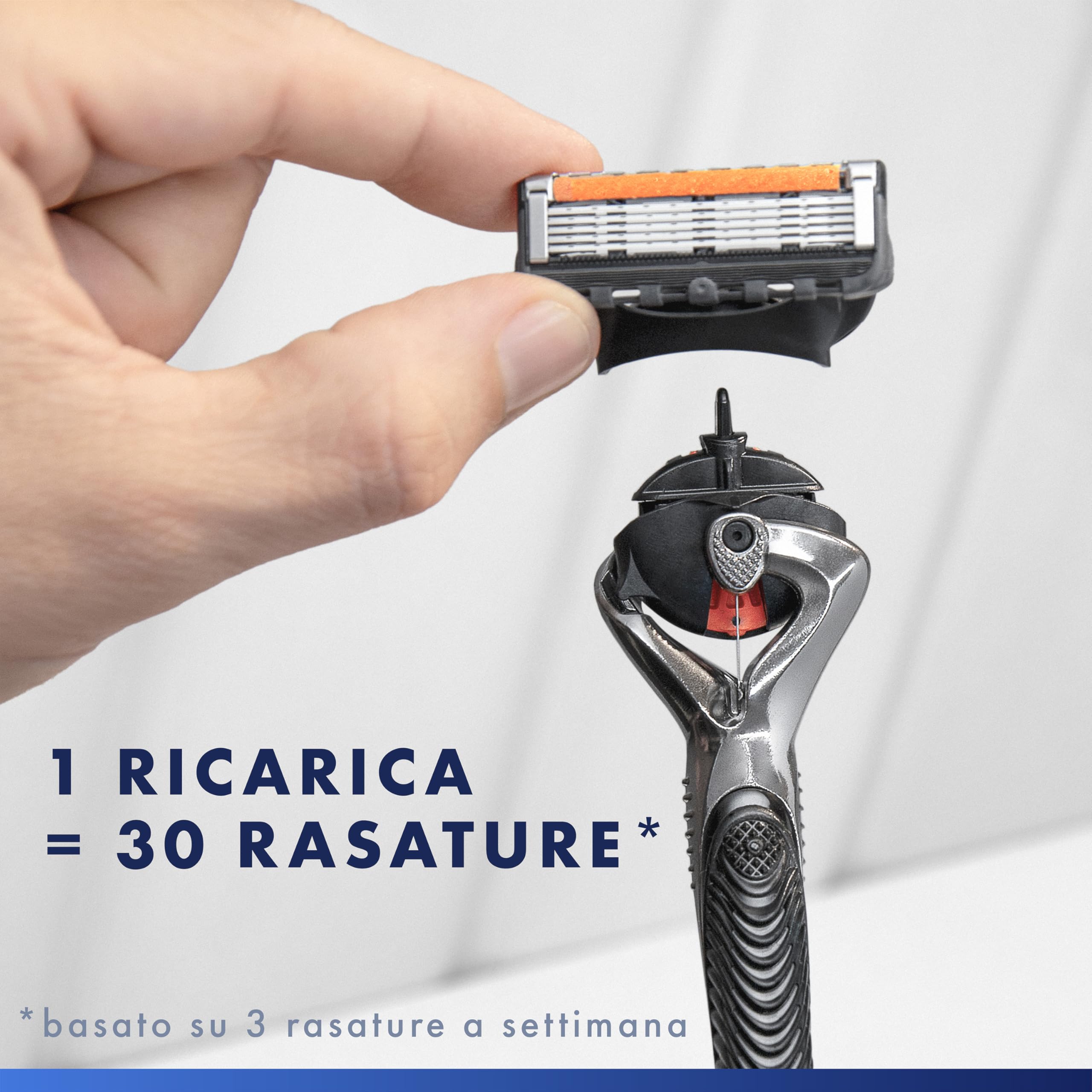 Gillette Fusion5 Rasoio Barba, 1 Rasoio Gillette + 12 Lametta di Ricambio, con Striscia Lubrificante per una Morbida Scorrevolezza e 5 Lame per una Rasatura Profonda e Duratura