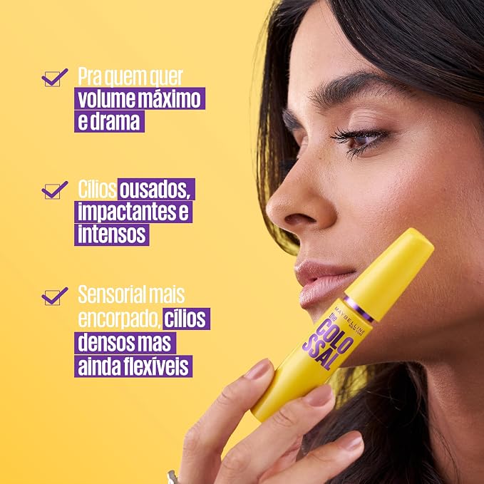 Close no rosto de uma mulher usando a máscara de cílios Maybelline, com texto destacando os benefícios de volume e flexibilidade dos cílios.