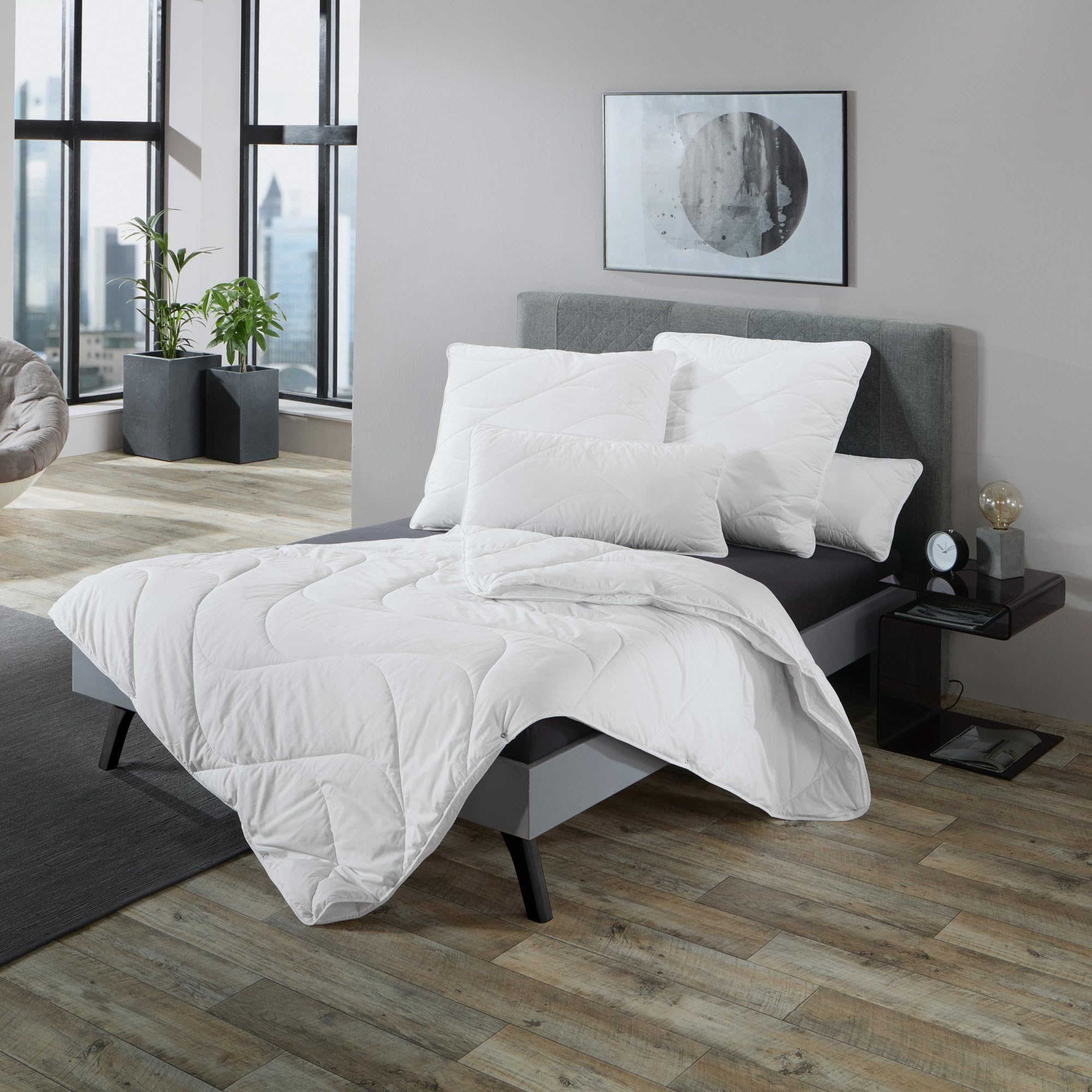 Erwin Müller Vier-Jahreszeiten-Bett Lech, Faserfüllung, Bettdecke, Ganzjahresdecke weiß, 135x200 cm - optimaler Feuchtigkeitsabtransport, pflegeleicht, in ergonomischer Wellensteppung
