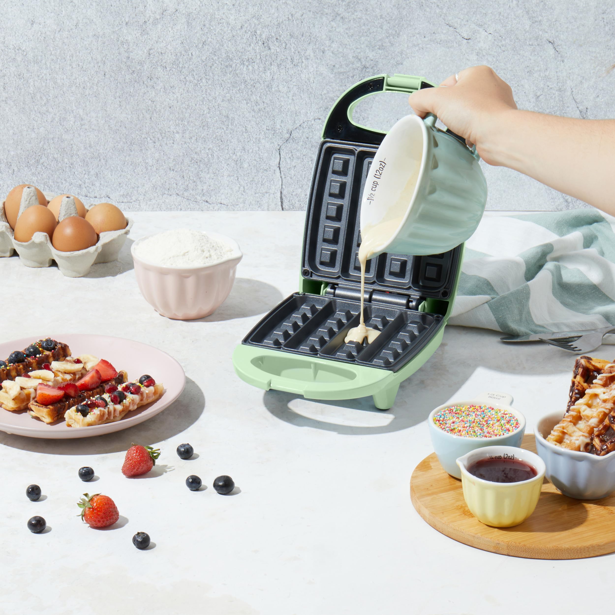Giles & Posner Stick Waffle Maker – gofrownica belgijska z nieprzywierającymi płytkami do łatwego czyszczenia, antypoślizgowymi nóżkami, czasem nagrzewania 3 minuty, wskaźnikiem zasilania/gotowości