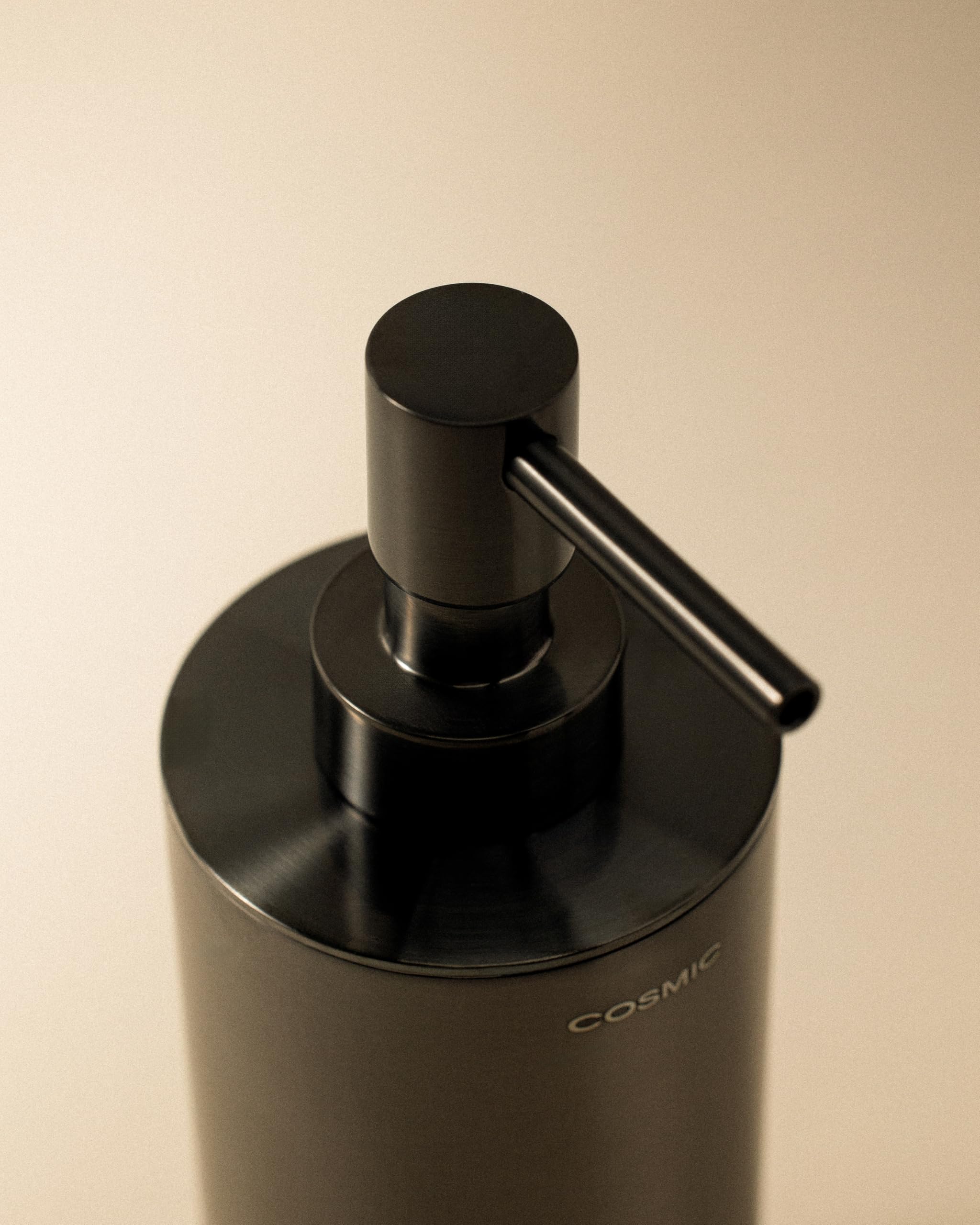 COSMIC Architect SP Dispensador de Jabón para Baño de Diseño Elegante y Circular. Dosificador de Encimera para Aseo y Cocina de Metal. Accesorio Recargable de 240 Ml en Color Cobre Cepillado