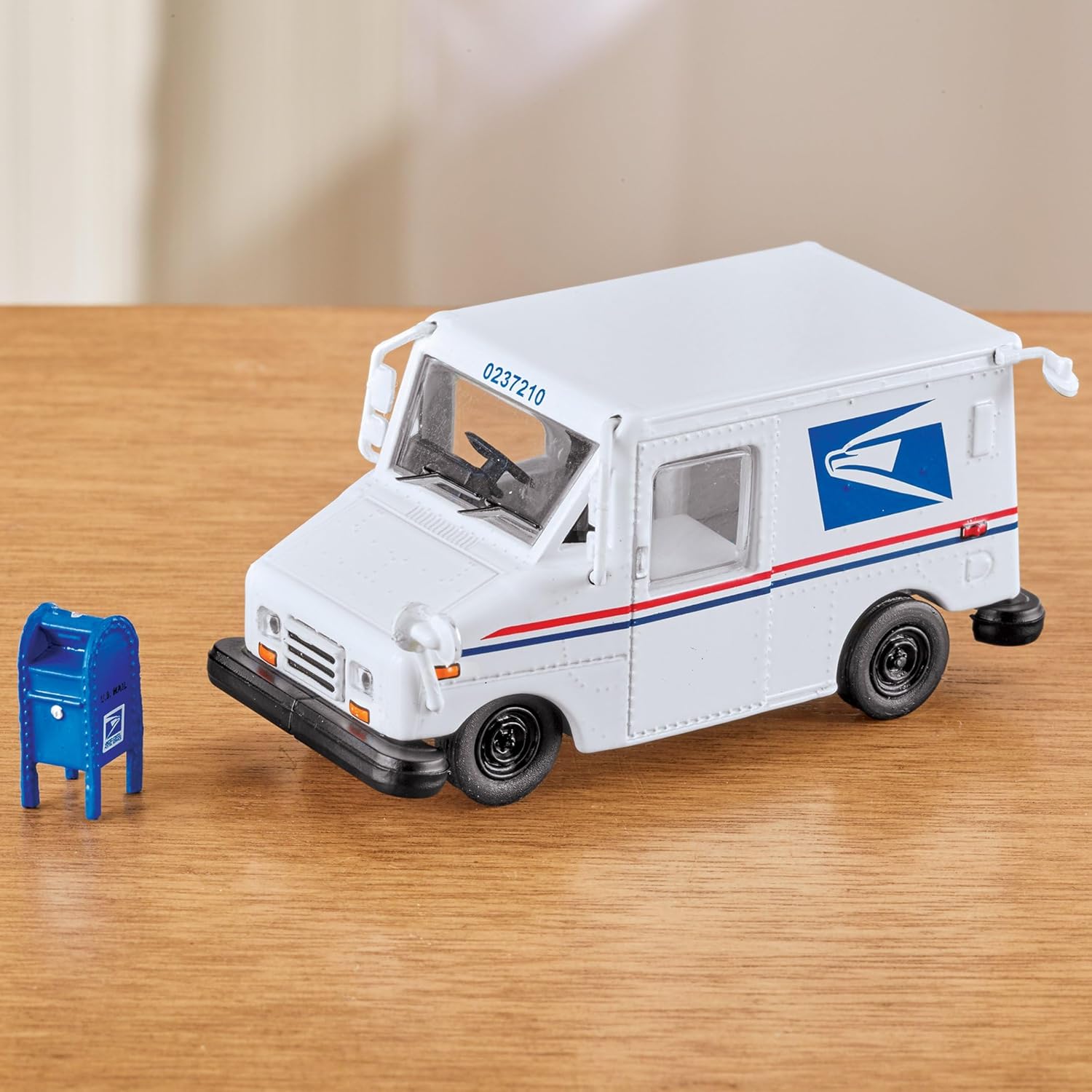 Greenlight 29888 USPS LLV Long-Life Postal Delivery Vehicle 1:64 Scale Diecast with Mailbox