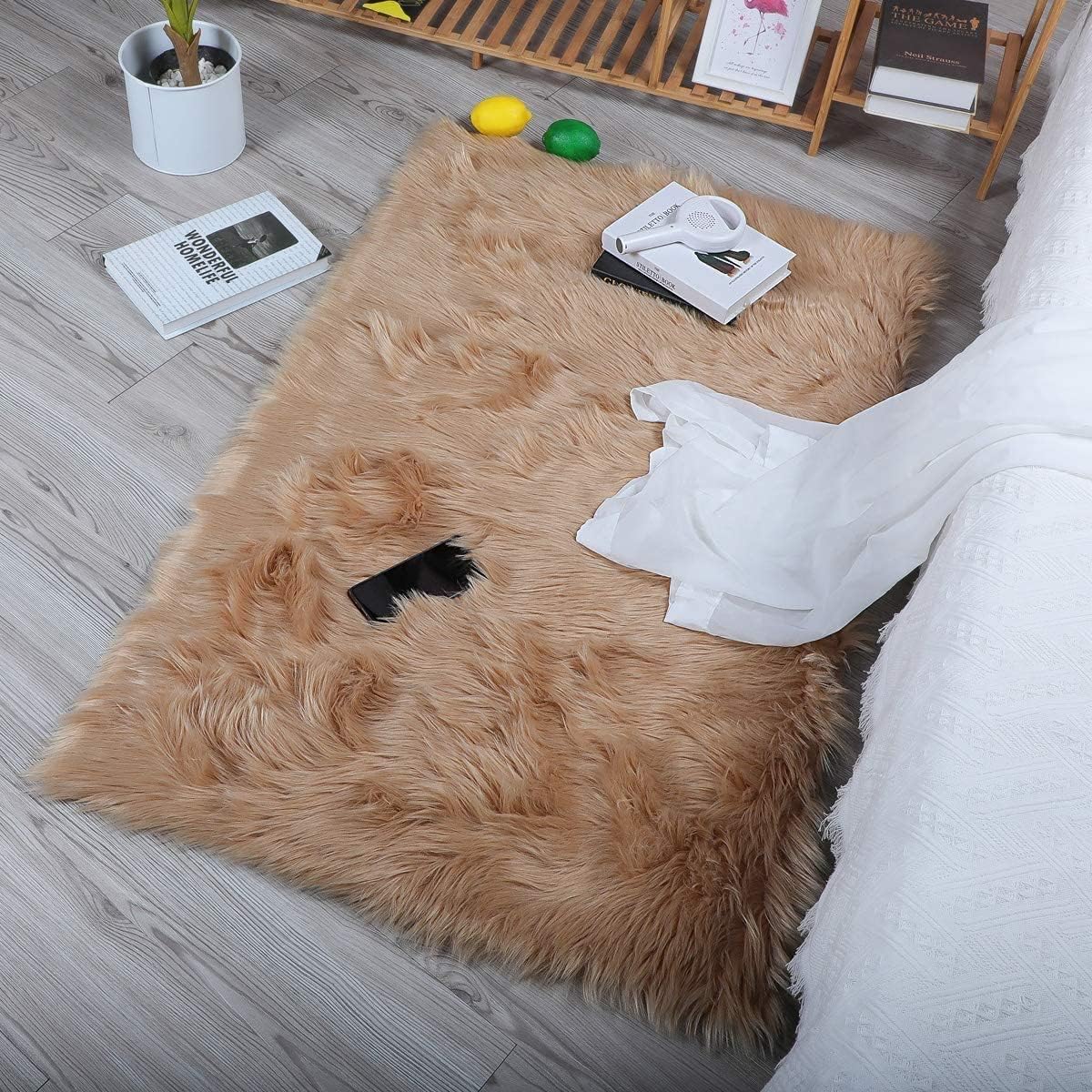 Man-Made Luxury Wool Faux Fur Rug, Cozy Feel Like Real Wool Sofa Cushion (60 x 90 cm, Brown)