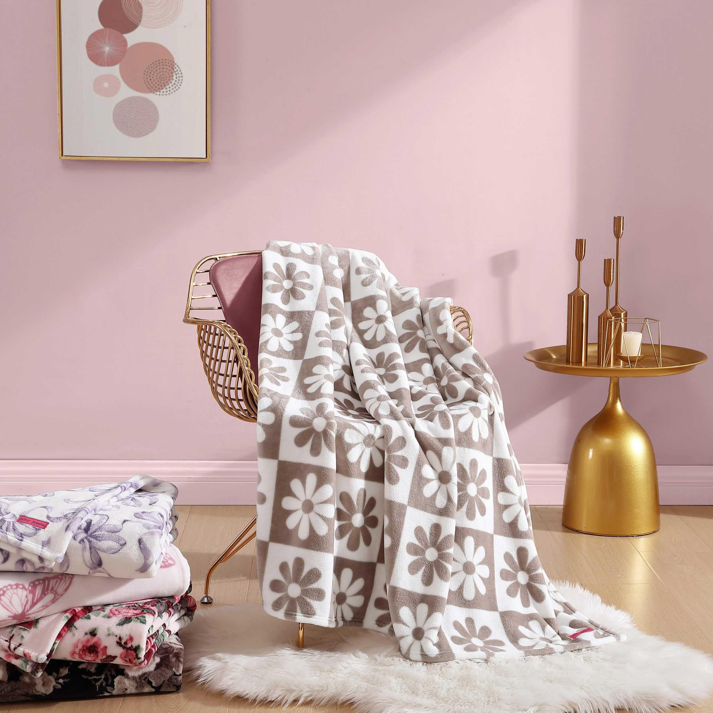 Betsey Johnson - Coperta In Peluche Ultra Morbida E Accogliente, Decorazione Per La Casa, Biancheria Da Letto Per Tutte Le Stagioni (Fantasia A Quadri Bianchi, Coperta Oversize)-image