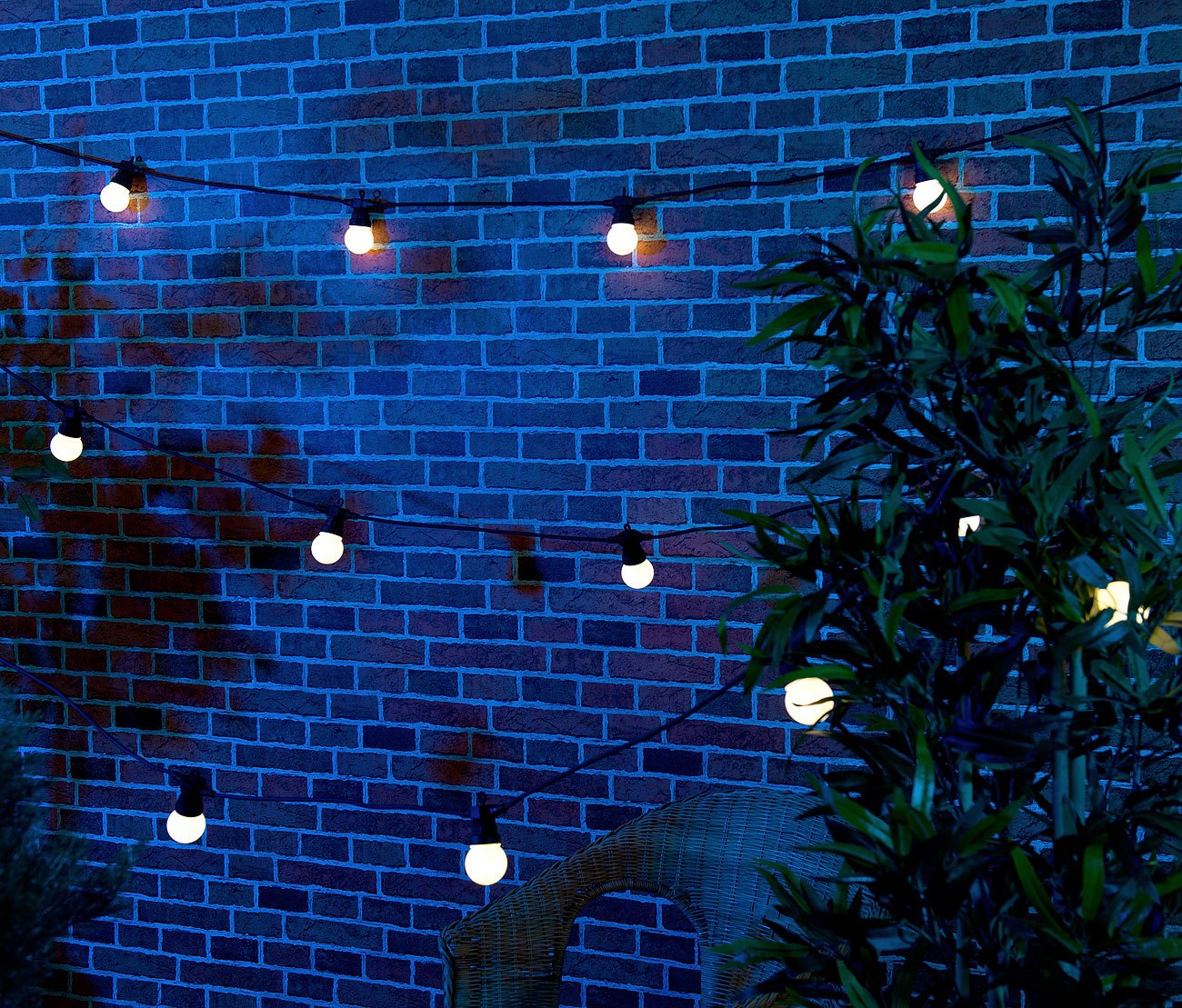 Lunartec Party-Lichterkette, 20 weiße LEDs in Glühbirnenform, 8 W, 13 m, IP44