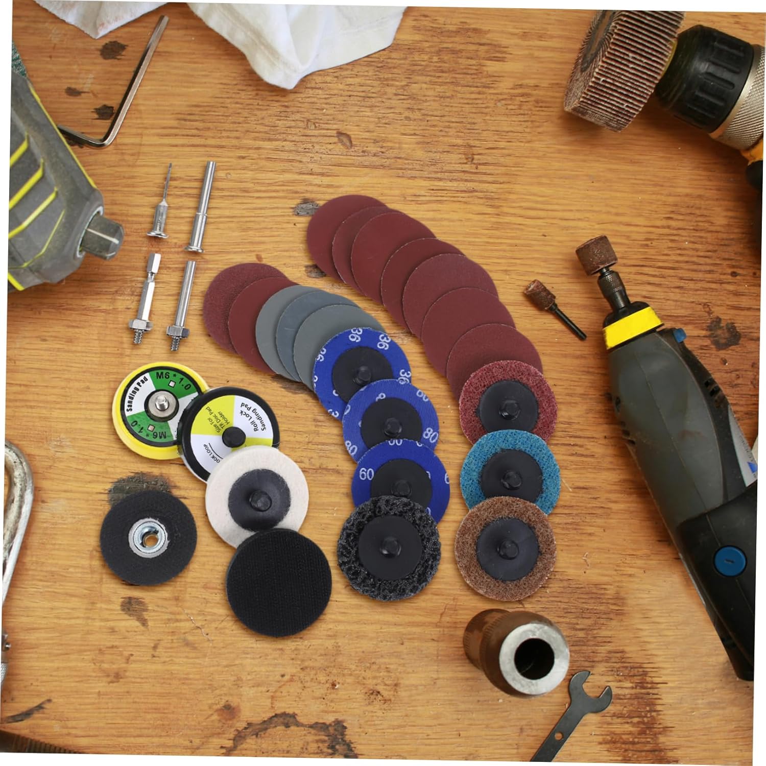 PRETYZOOM 300Pcs Hook and Loop Sanding Discs Sanding Pads for Drill and Grinder Grit Rotary Sanding Discs for Automotive Woodworking and Finishing