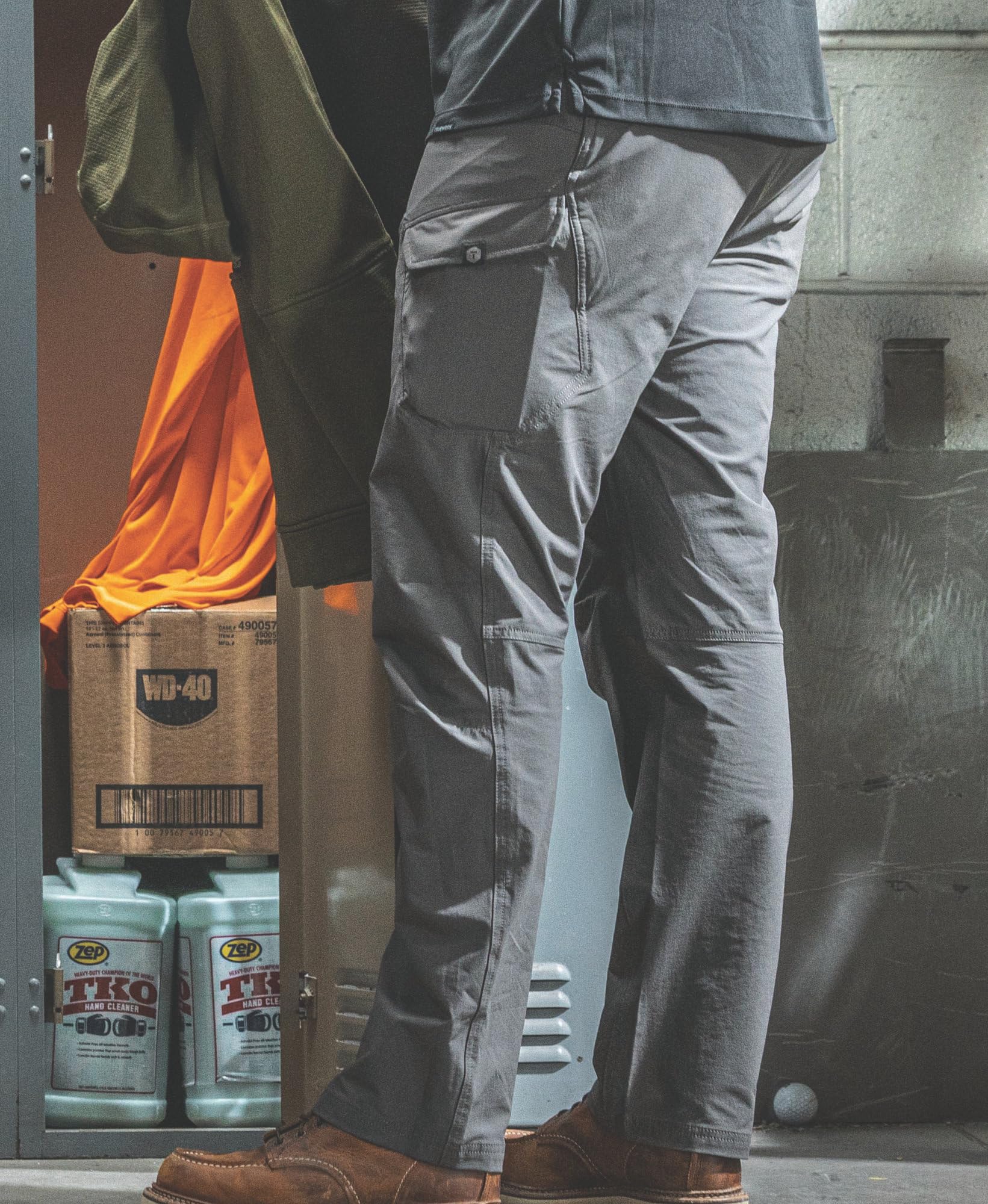 TRUEWERK Mens T1 WerkPant - Hot-Weather Lightweight Work Pants | Moisture-Wicking Quick-Dry 4-Way Stretch Softshell Relaxed Fit 9 Pockets product thumbnail 5